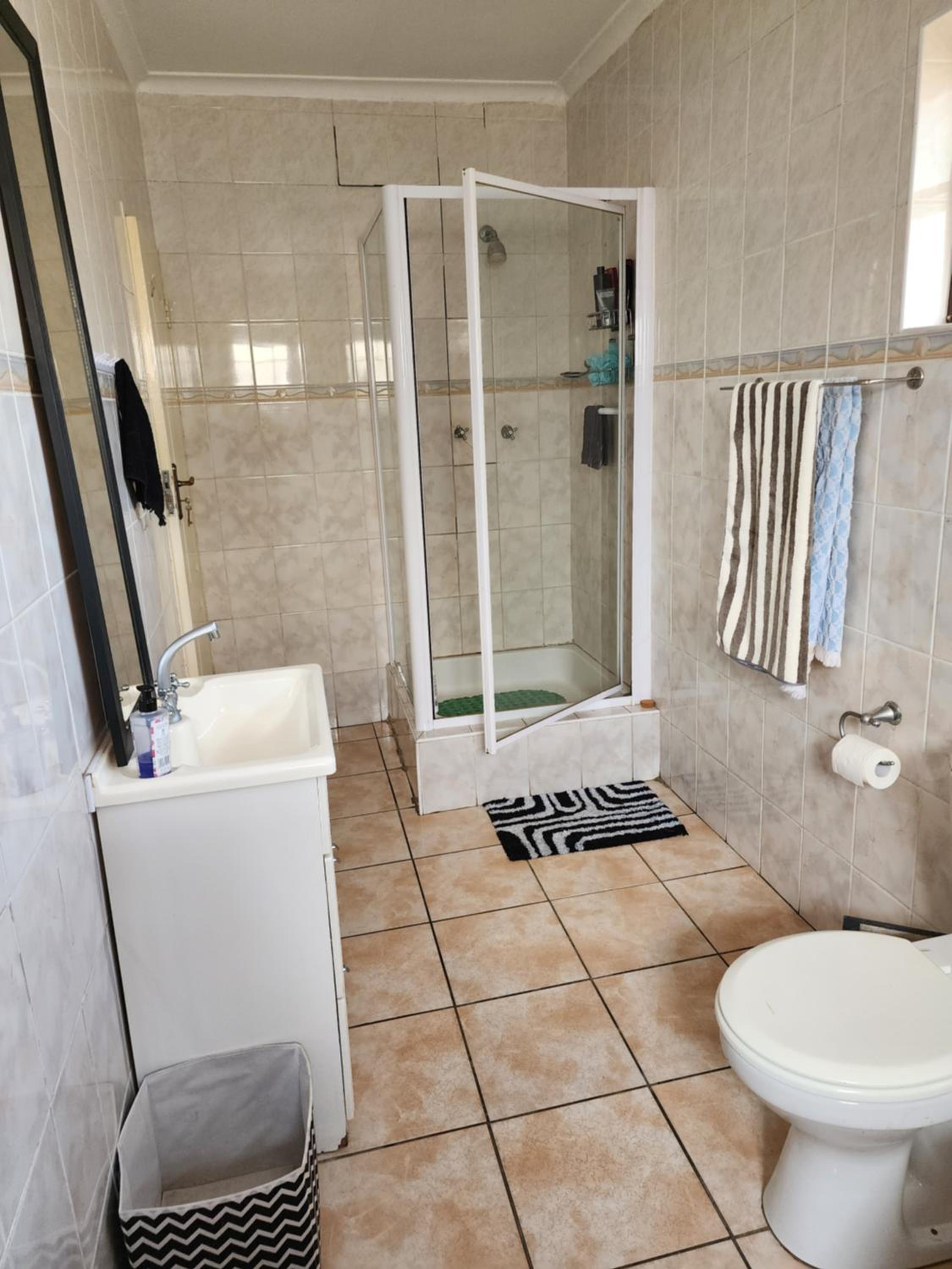 Susan Rest and Stay over Cathy str, Brackendowns Stays view 2