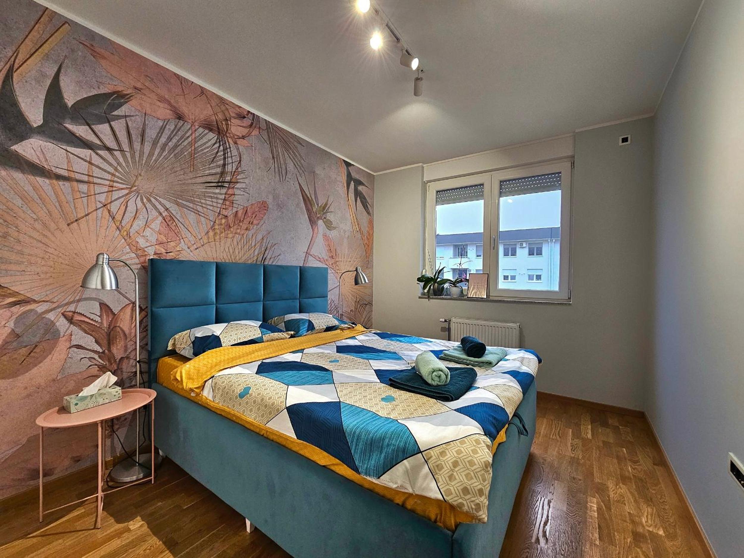 Turquoise Apartment (Private Garage) view 2