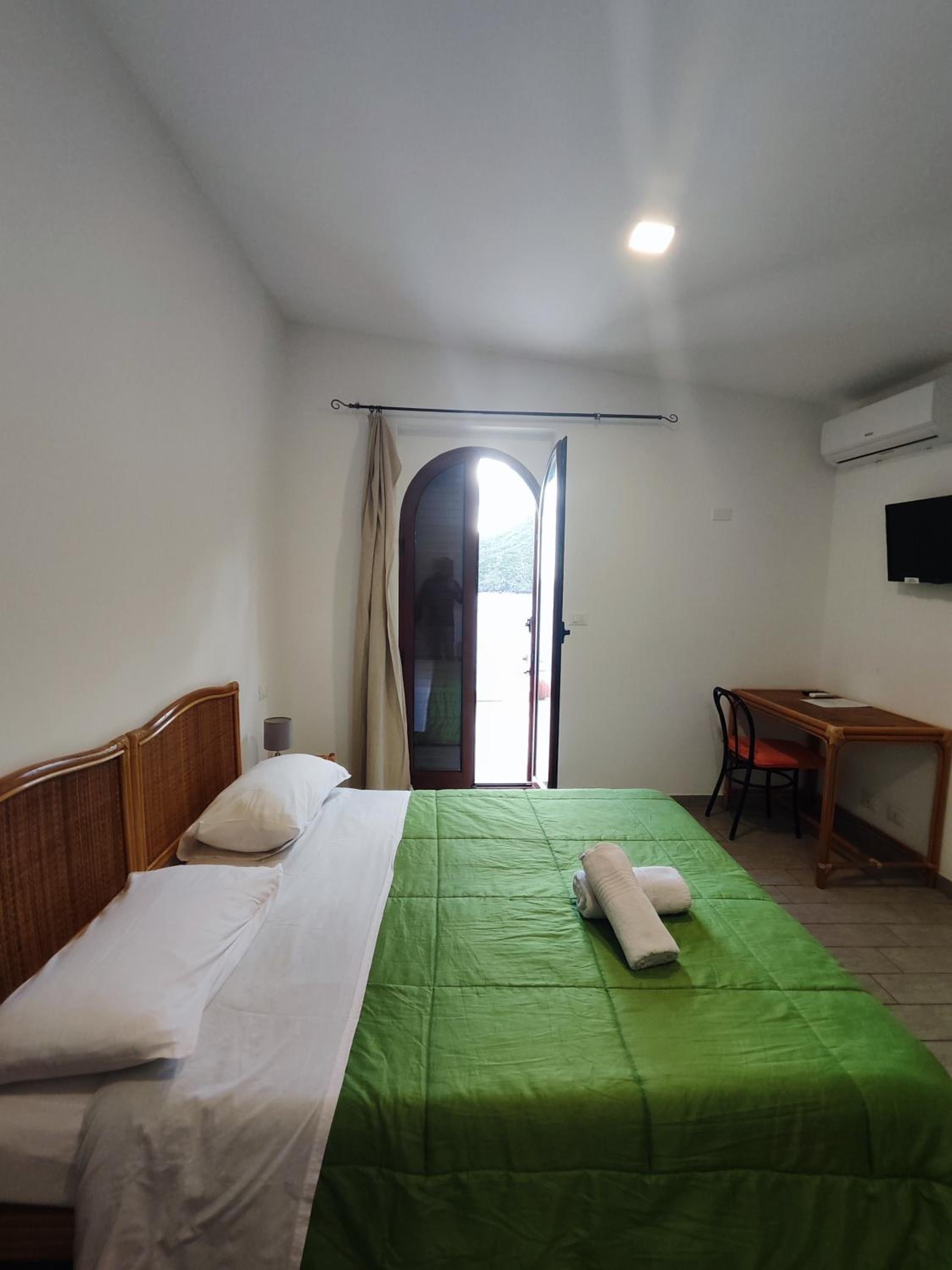 Vulcano Vacations - Hotel Faraglione - Property Image 4