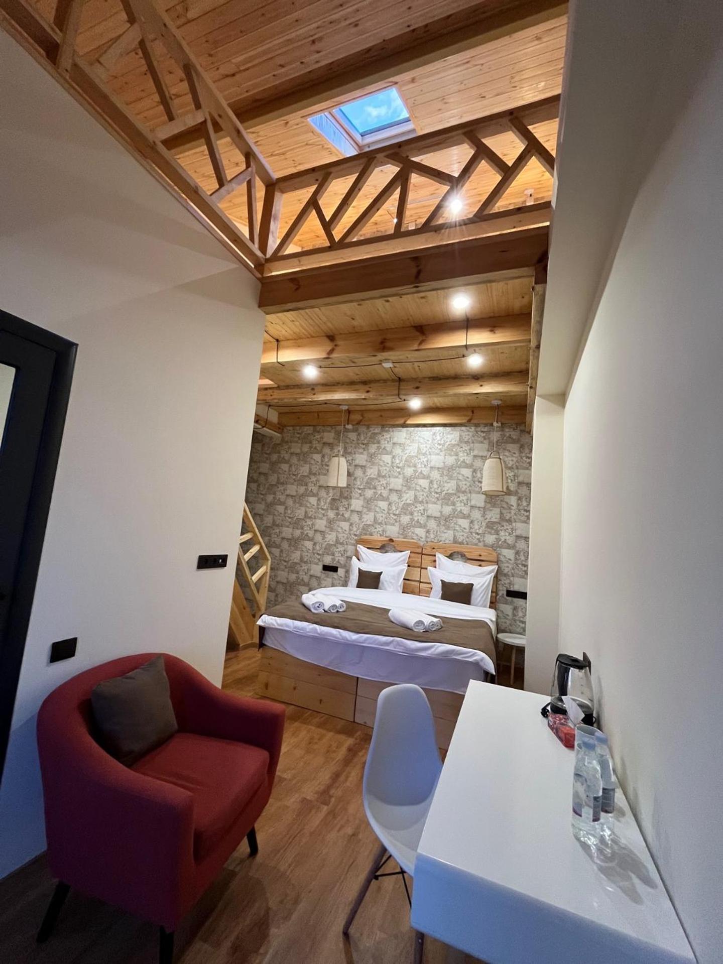 Berkri Gastro Yard & Guest House