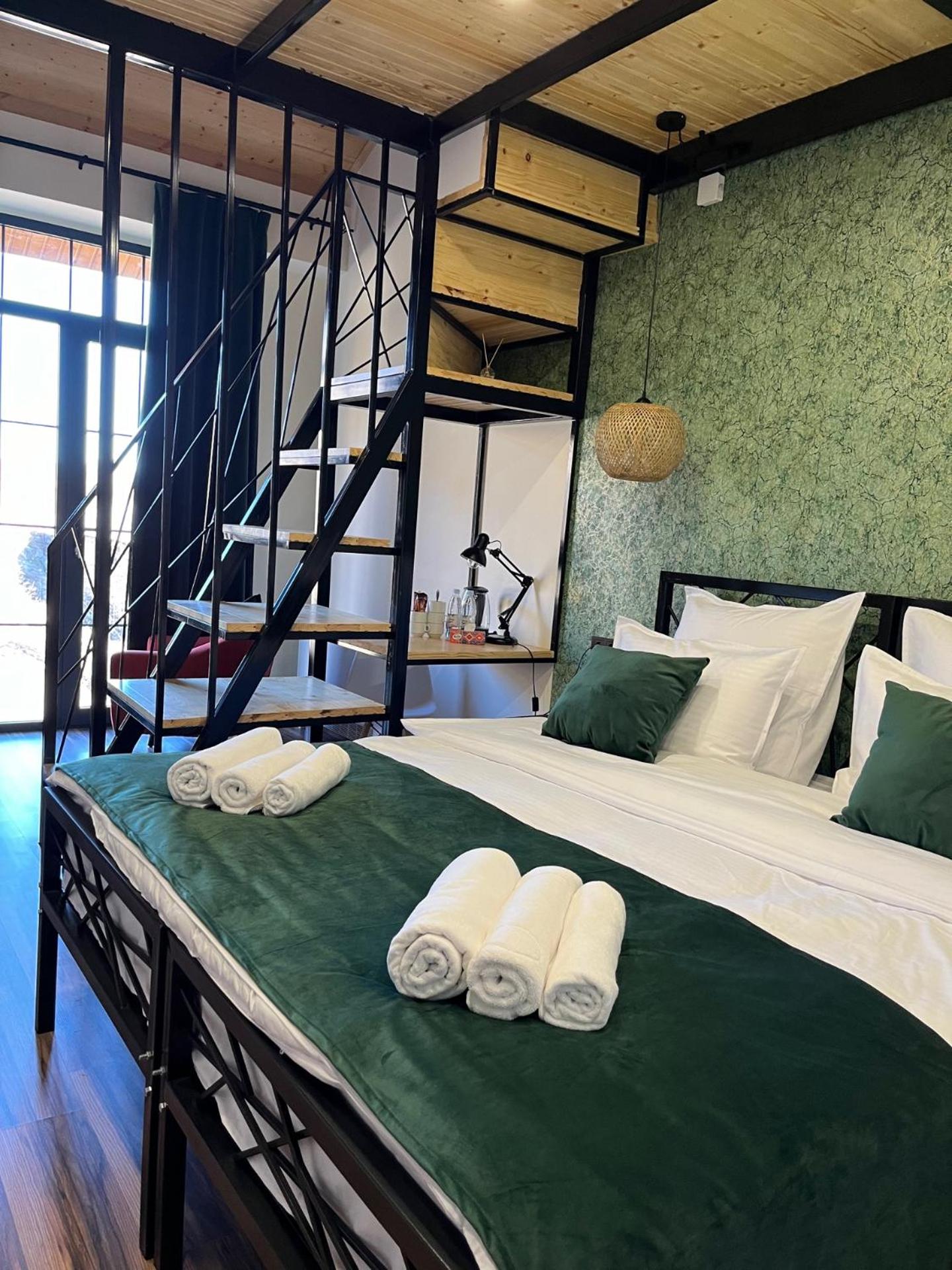 Berkri Gastro Yard & Guest House