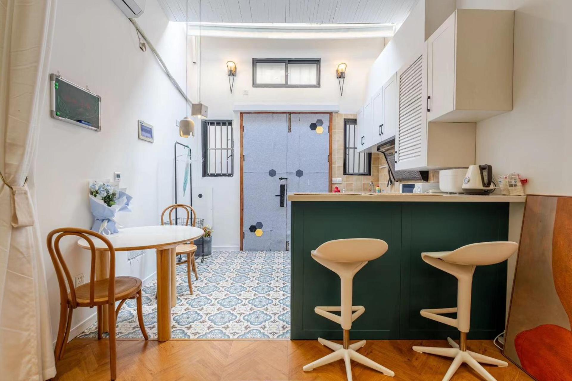 Shanghai Downtown Blossom B&B- Yongkang Road