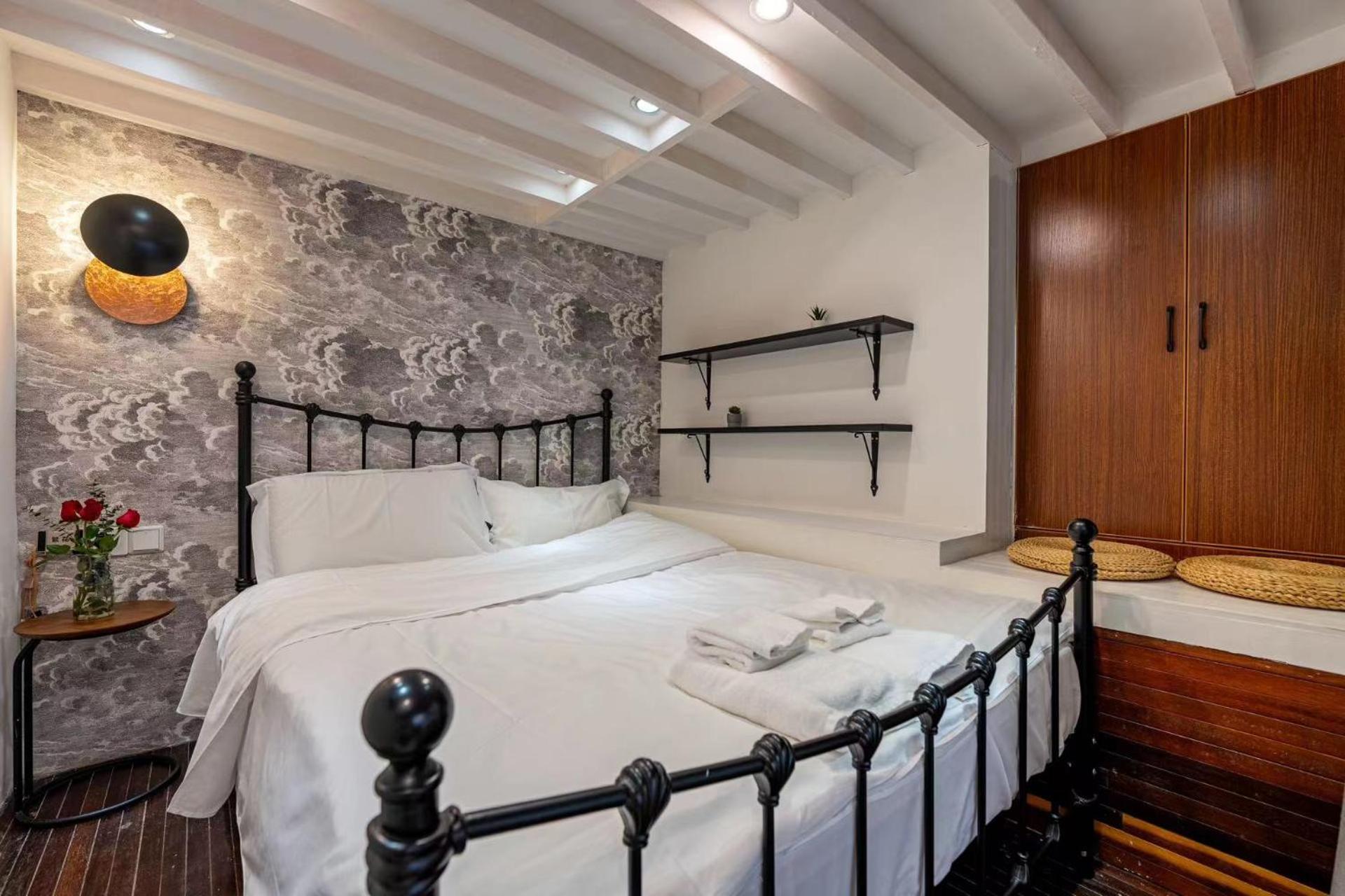 Shanghai Downtown Blossom B&B- Yongkang Road