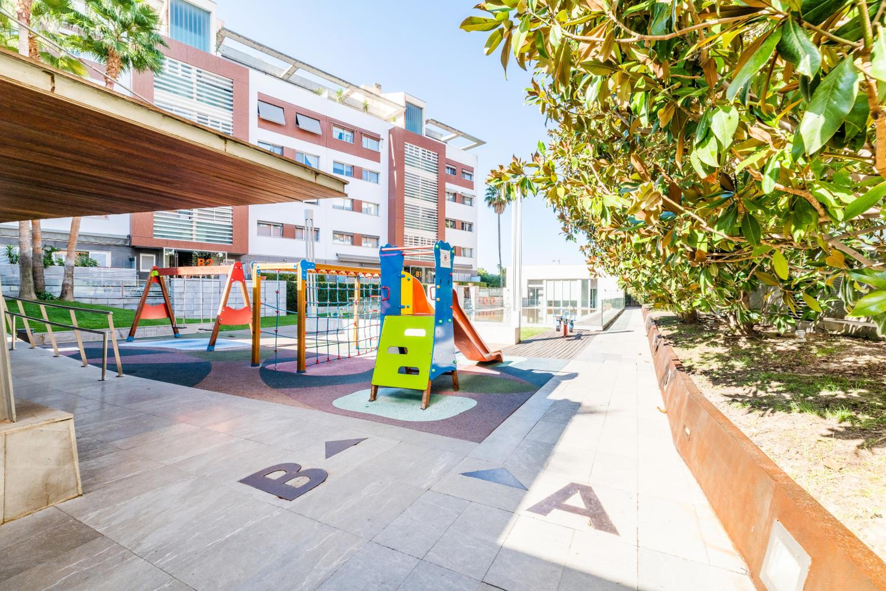 tuGuest Avenida de la Investigación - Free parking