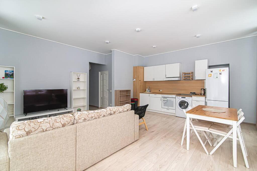 Spacious Apartment with Great Location/URBAN RENT view 5