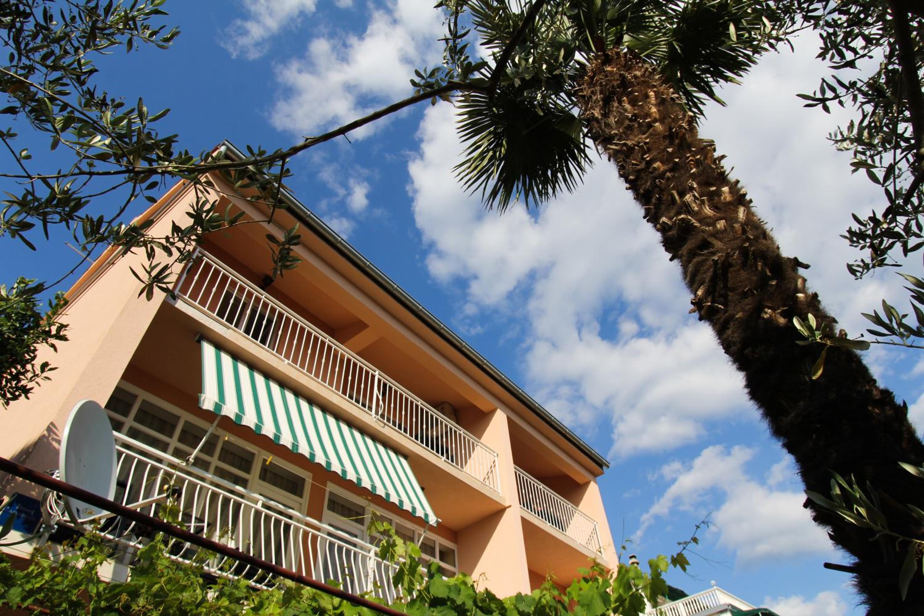 Hotel Apartmani Roje Sveti Filip I Jakov - Image 1