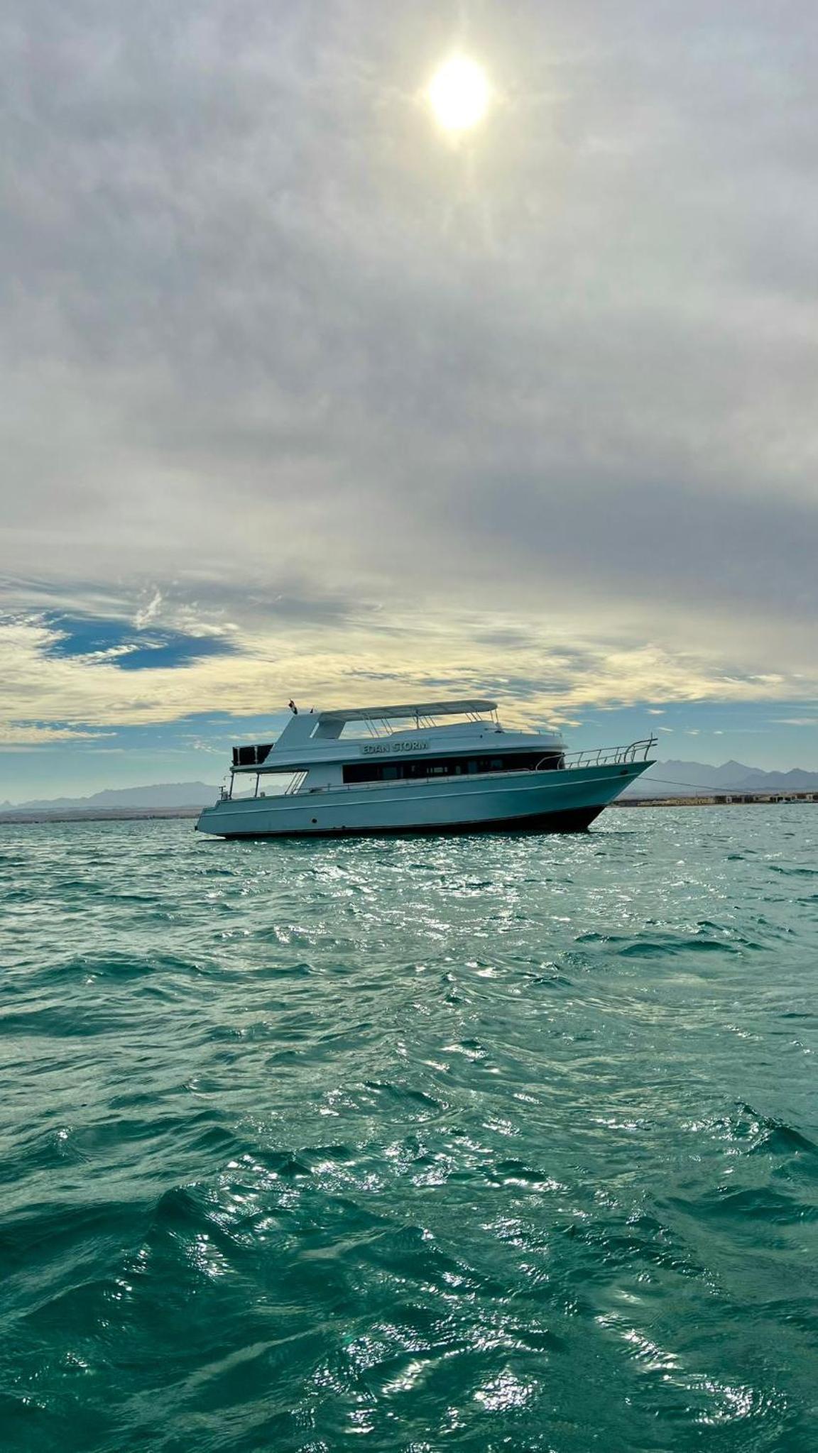 Edan Storm Yacht