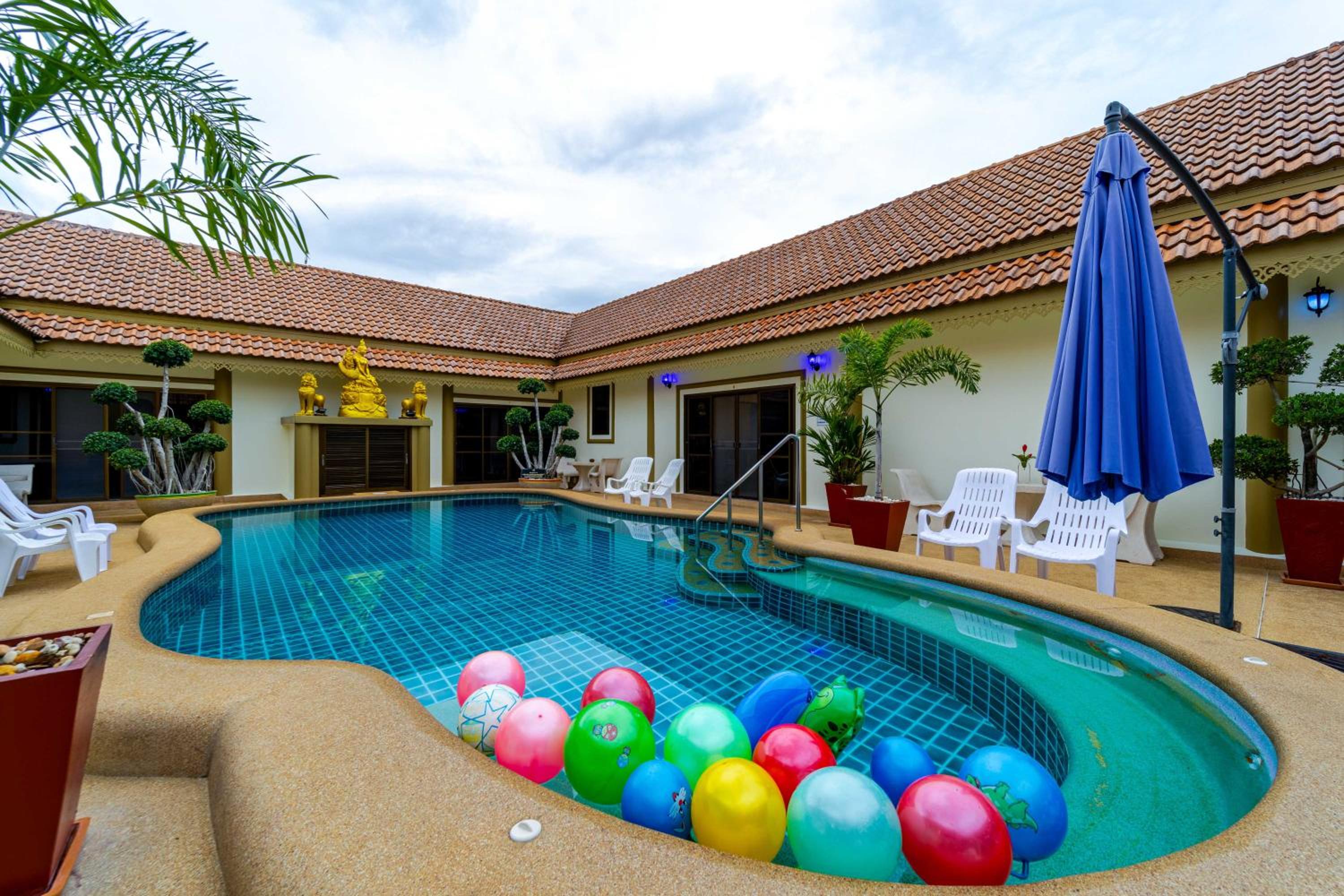 Siam Court Hotel and Resort