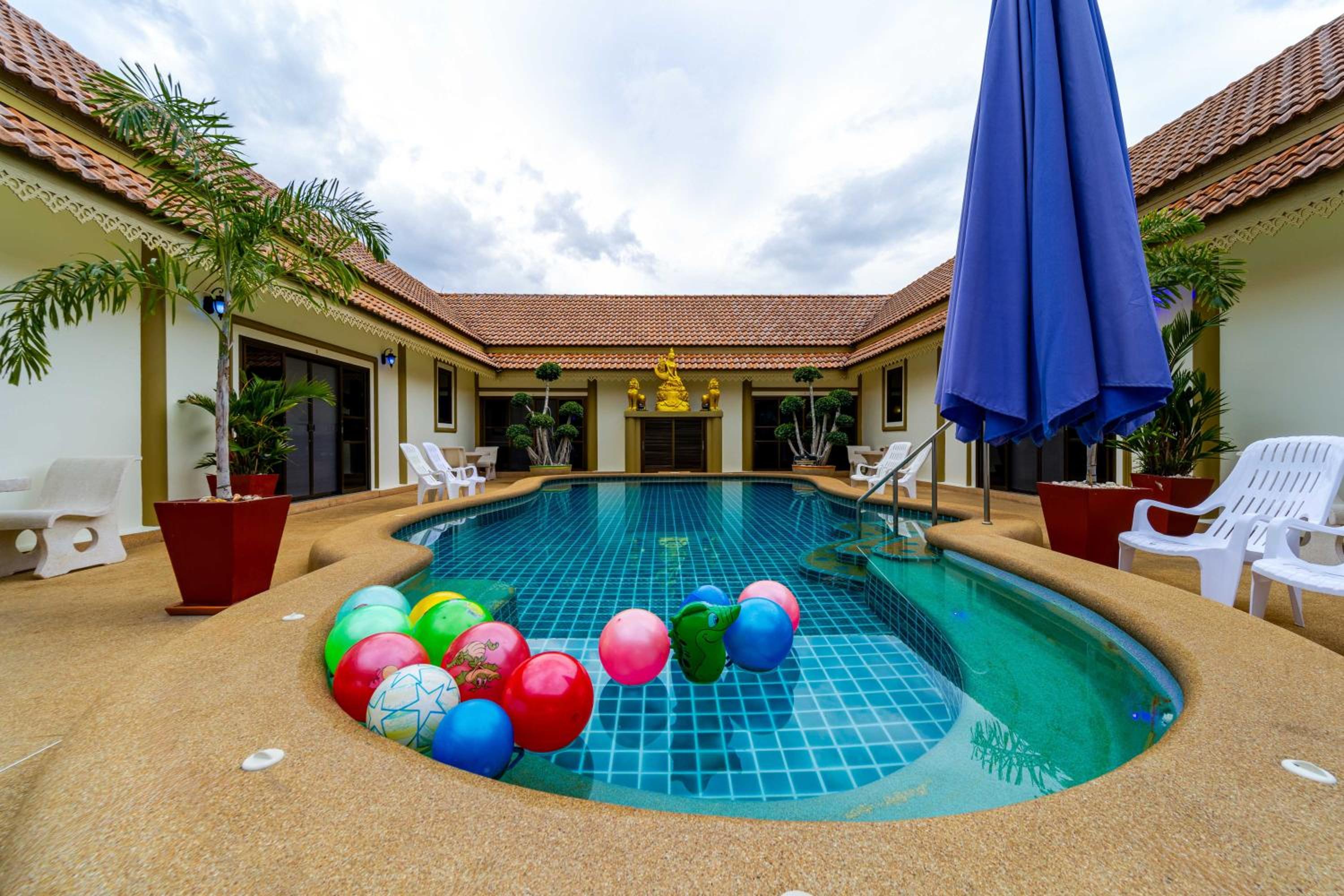 Siam Court Hotel and Resort
