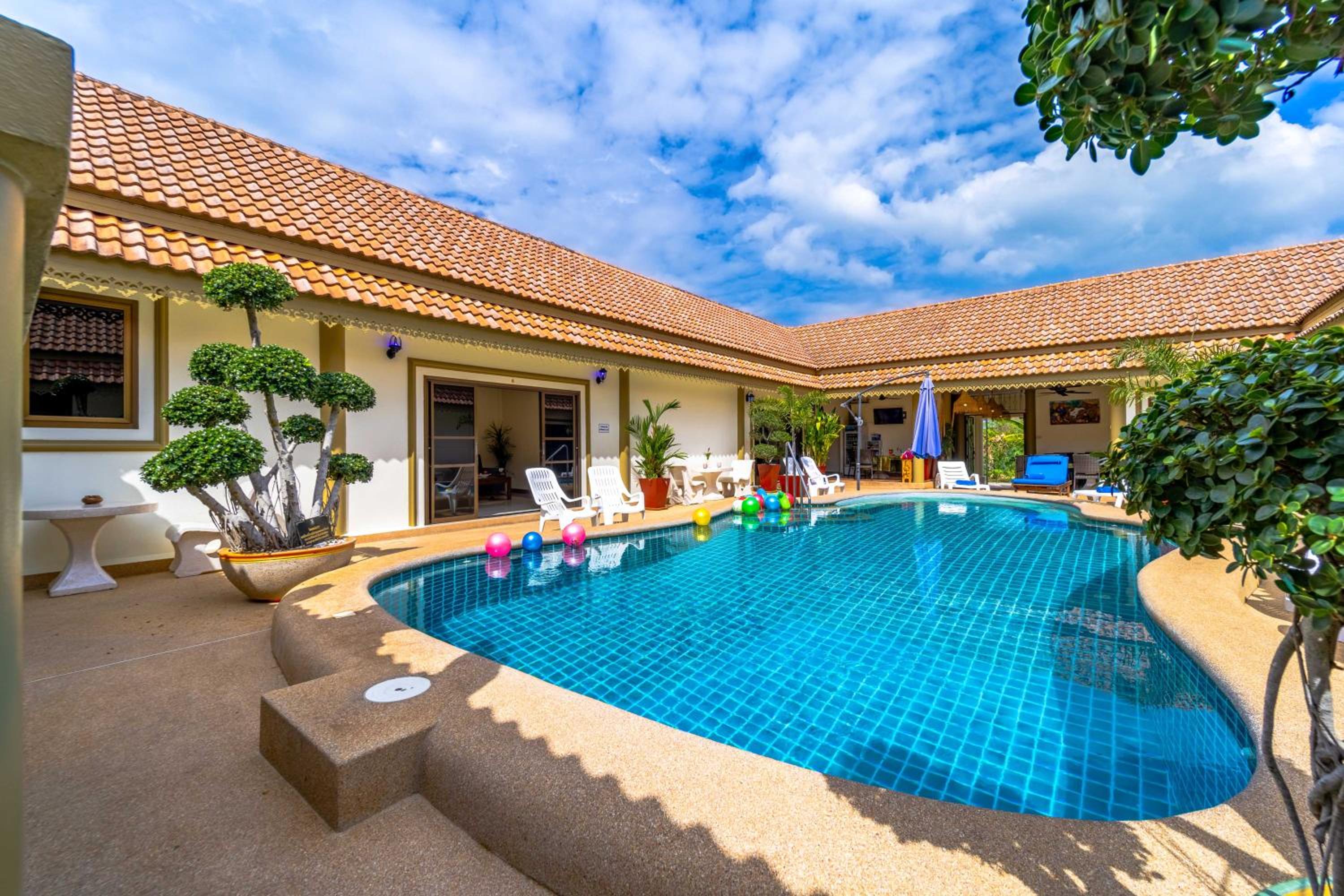 Siam Court Hotel and Resort