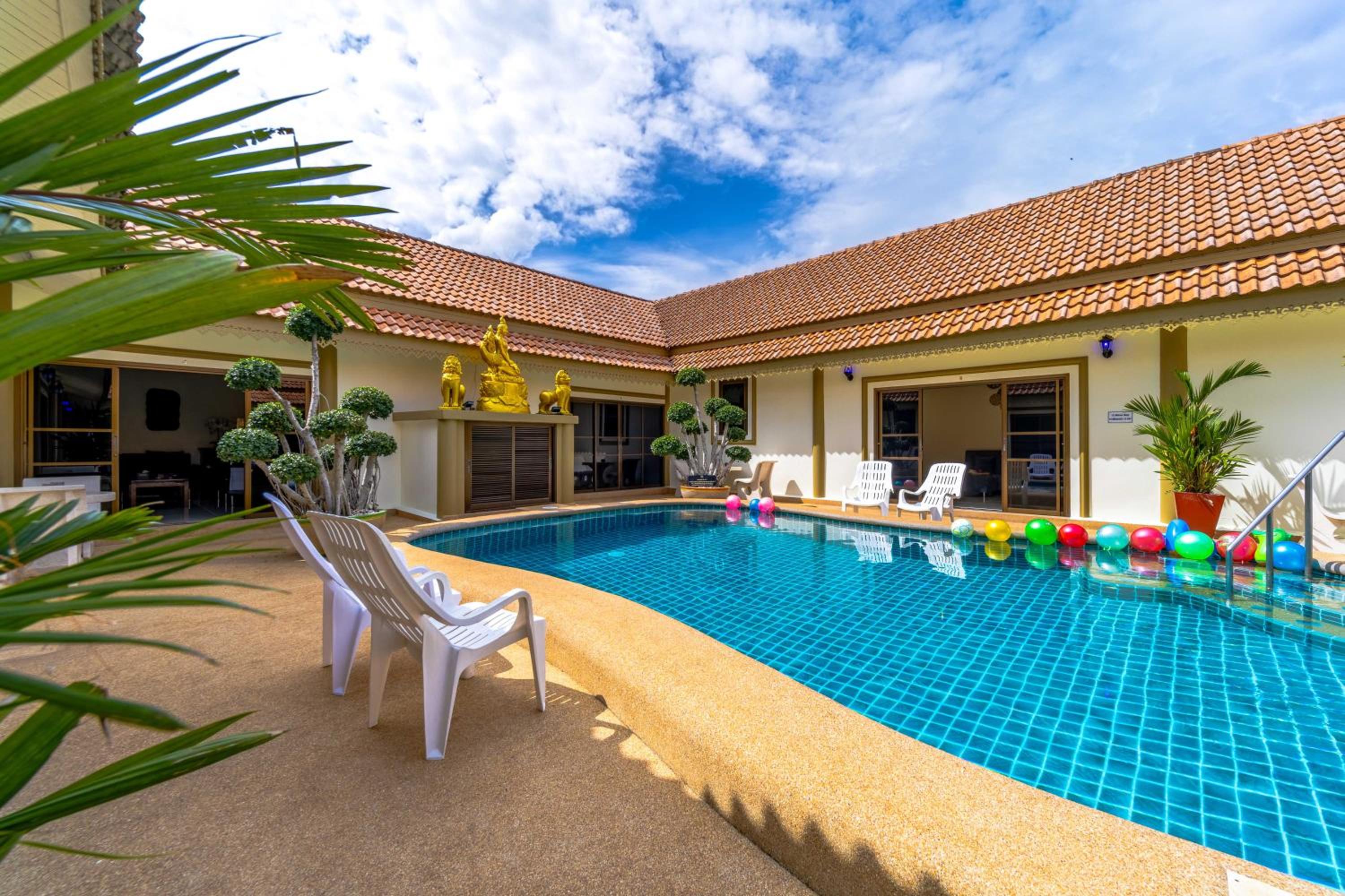 Siam Court Hotel and Resort
