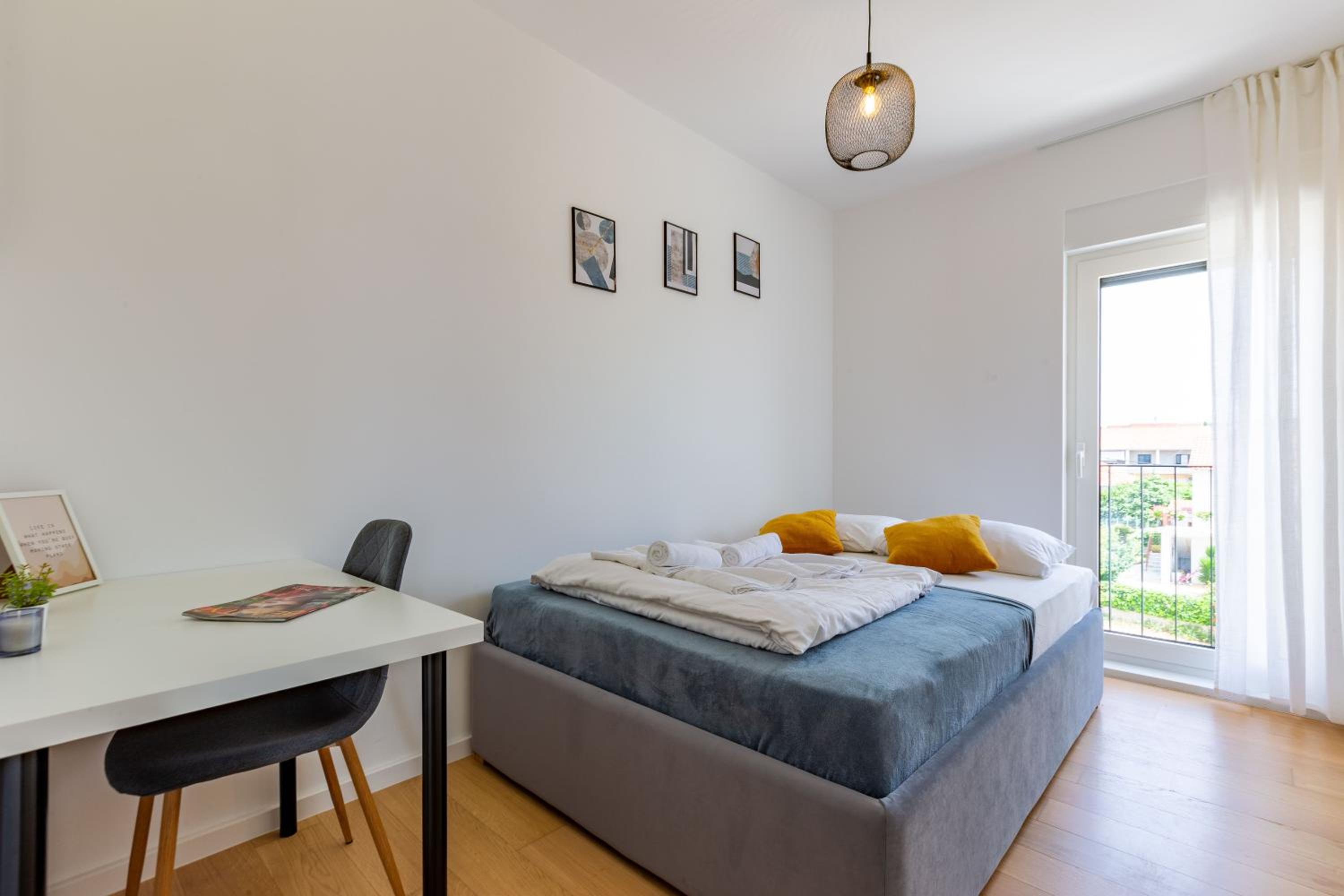 AG apartment with balcony and garage view 2