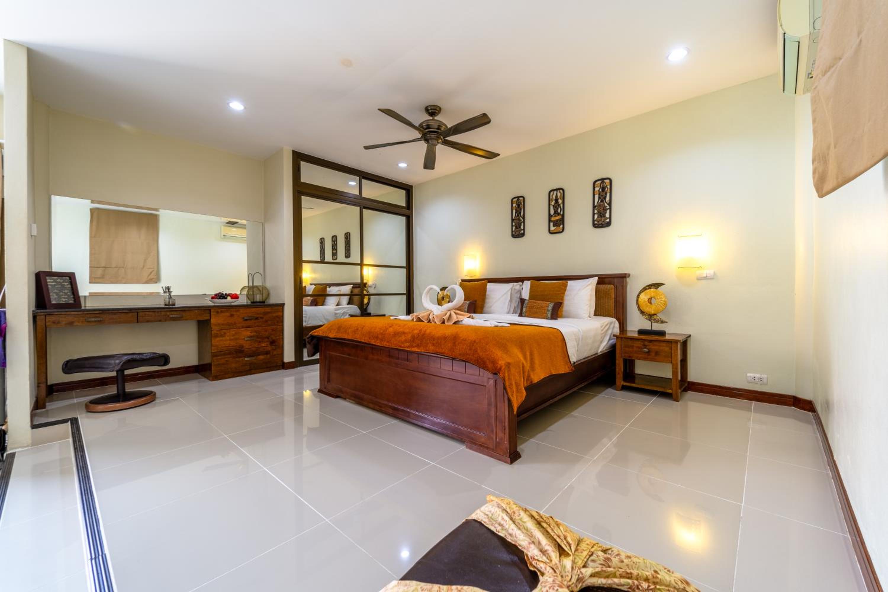 Siam Court Hotel and Resort
