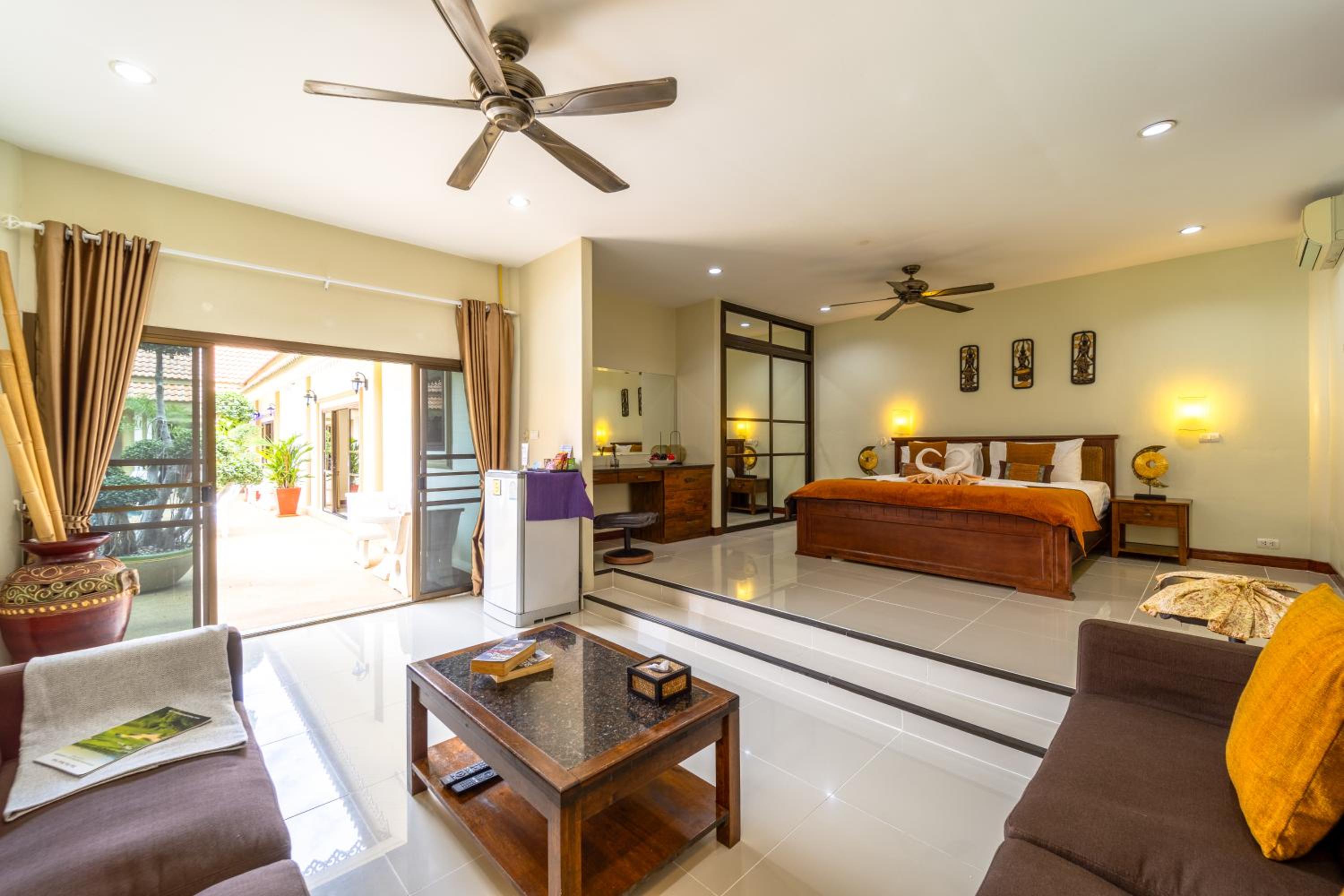 Siam Court Hotel and Resort