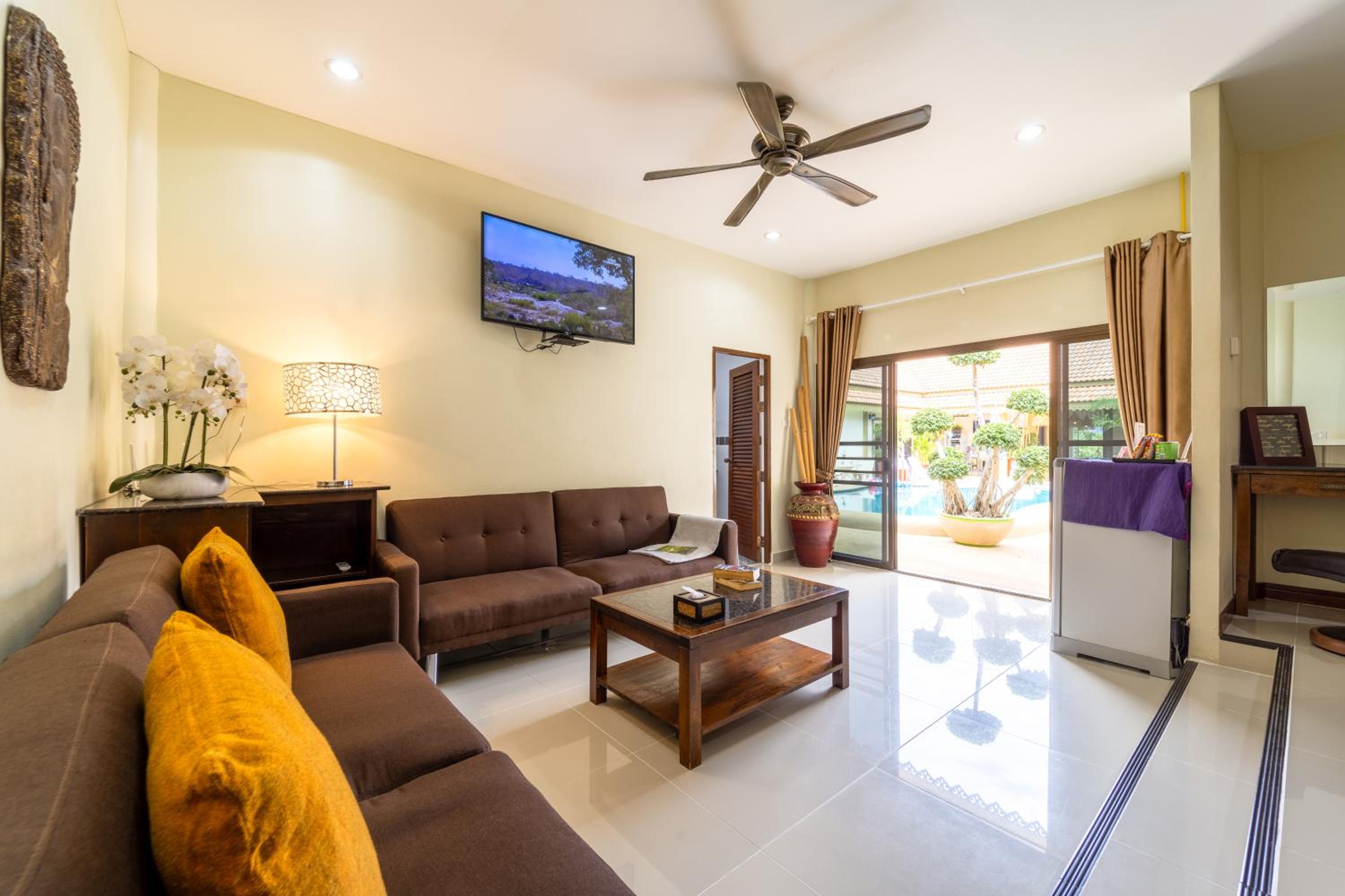 Siam Court Hotel and Resort