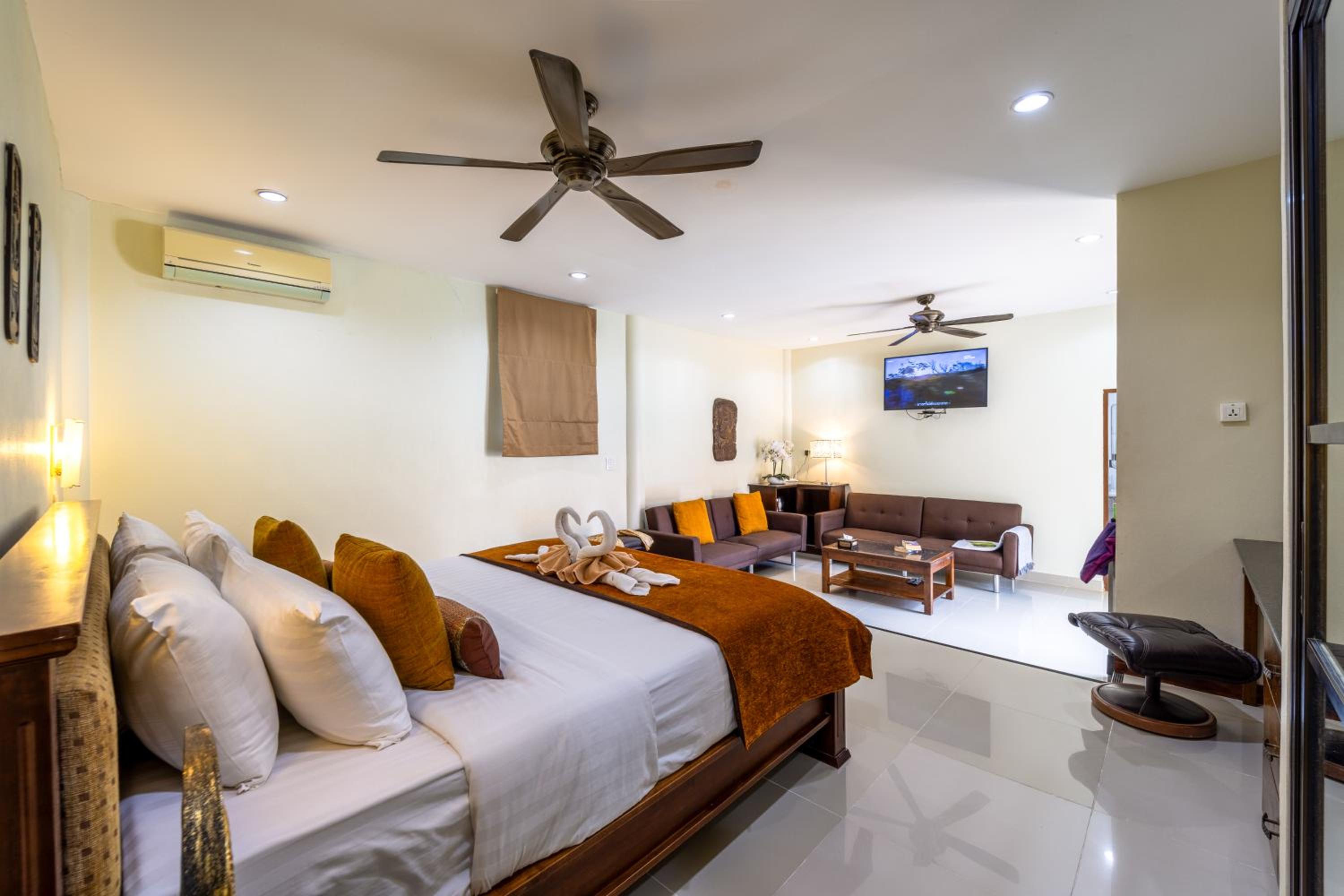 Siam Court Hotel and Resort
