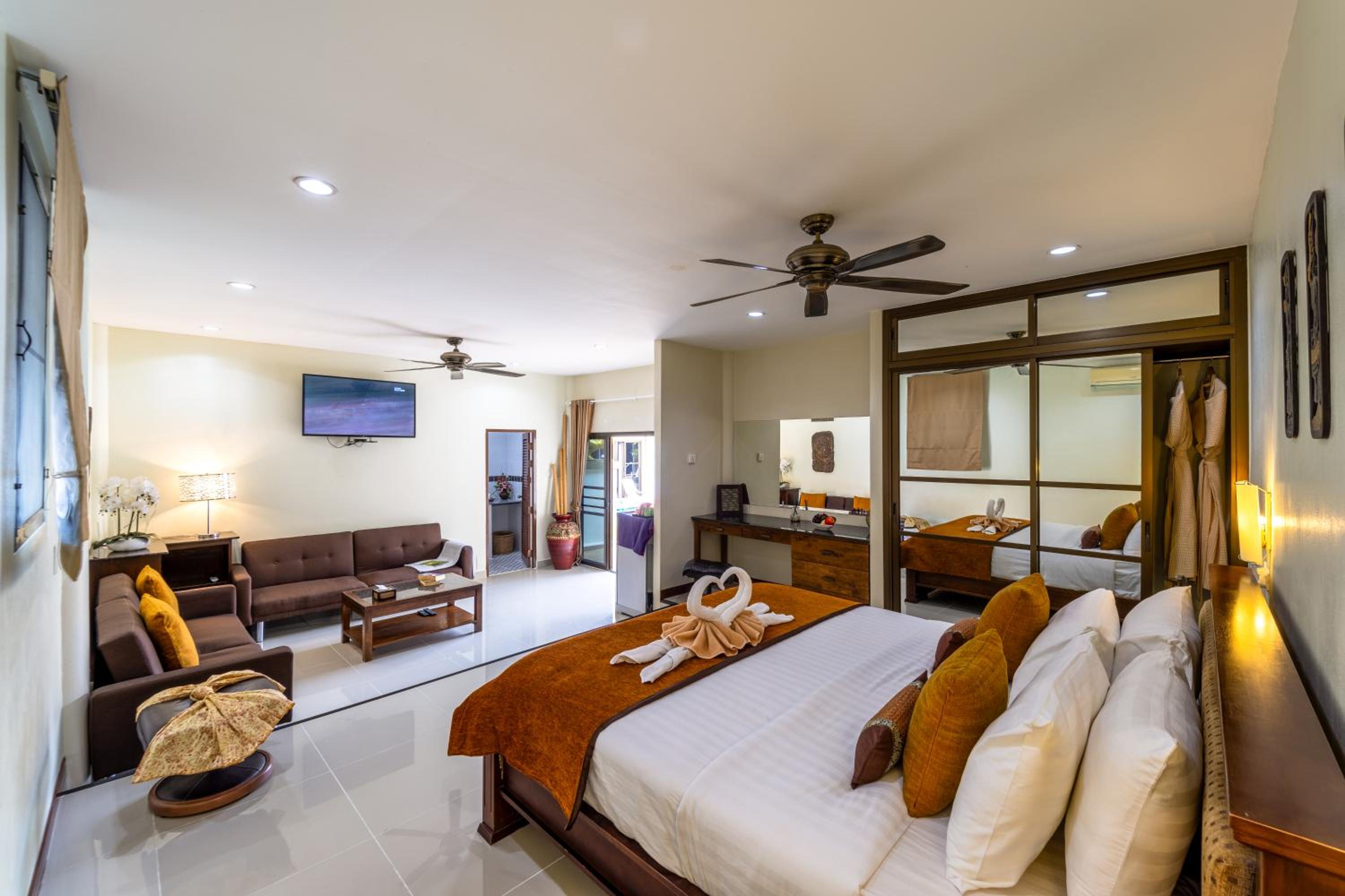 Siam Court Hotel and Resort