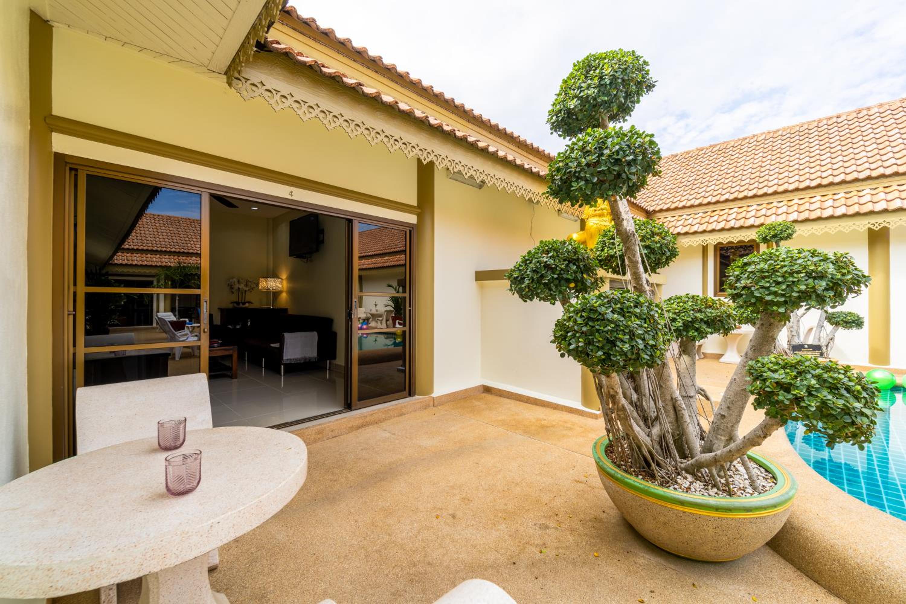 Siam Court Hotel and Resort