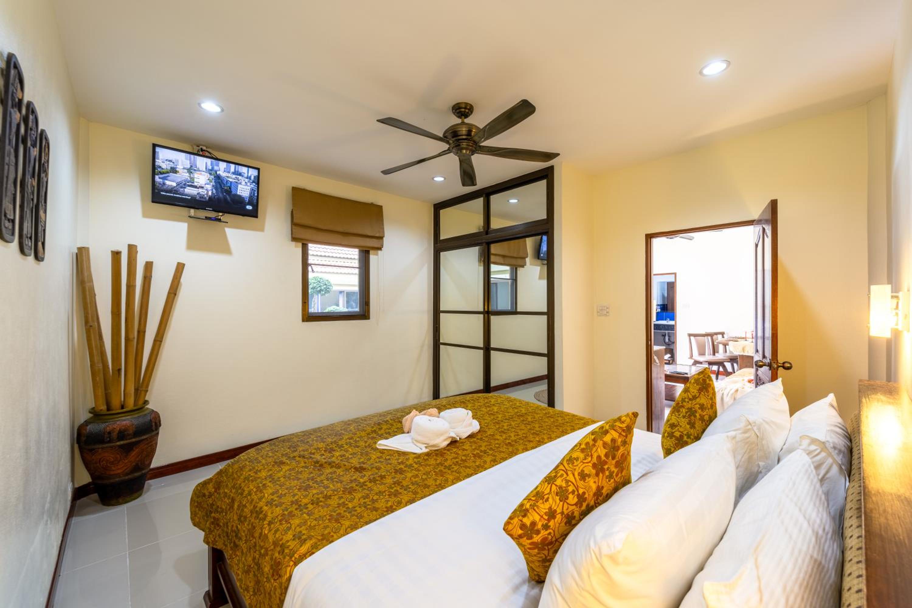 Siam Court Hotel and Resort