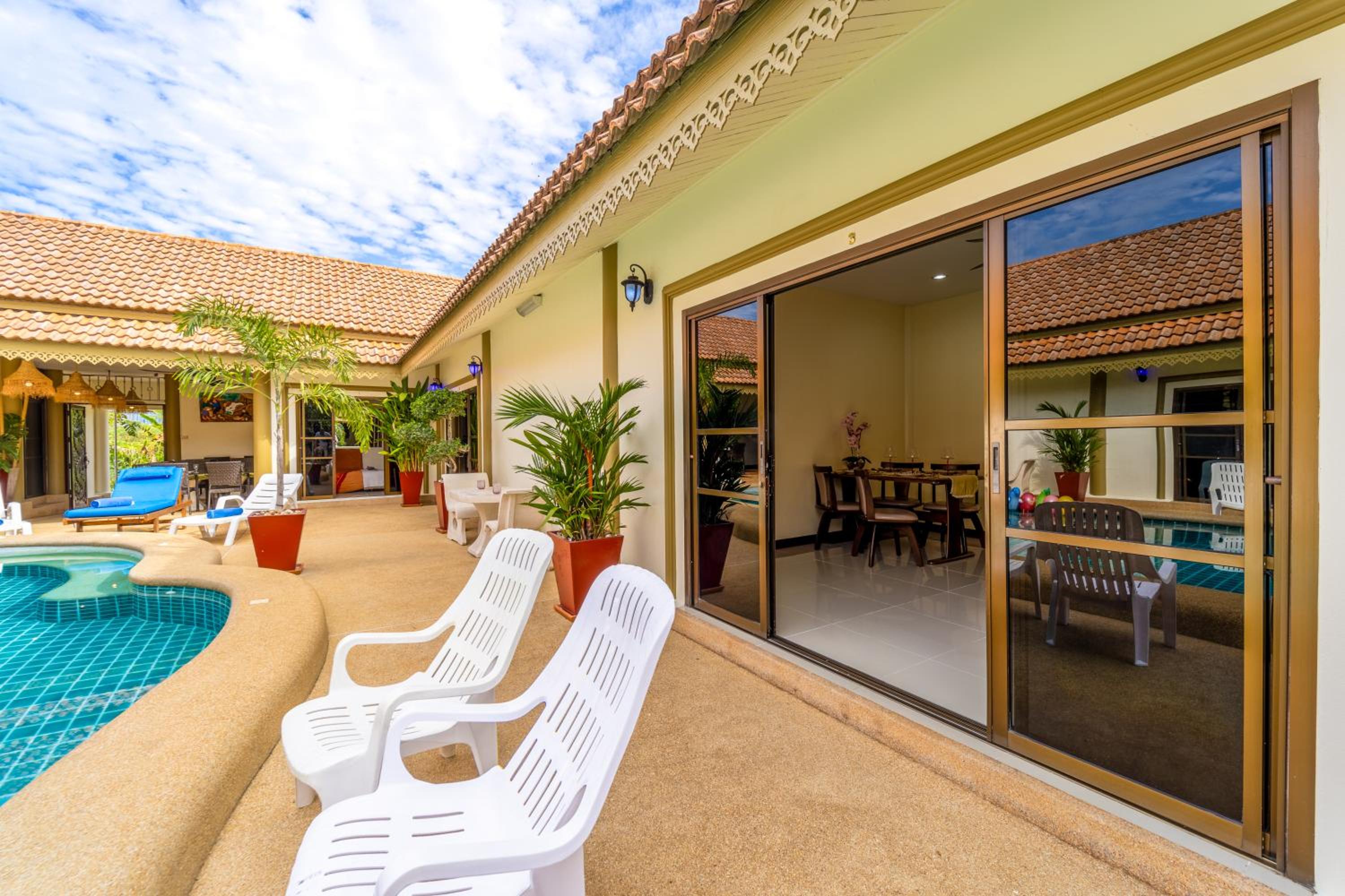 Siam Court Hotel and Resort