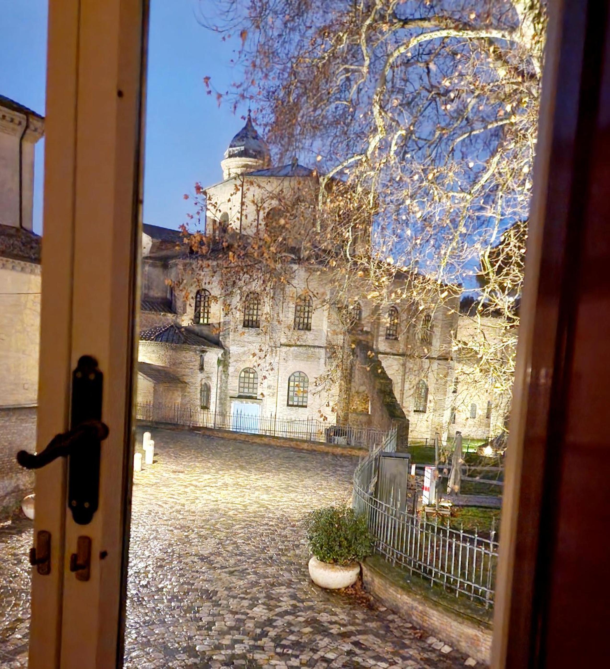 DOMUS GALLA PLACIDIA - superlative view - 50 meters from UNESCO heritage sites - San Vitale - Galla Placidia view 5