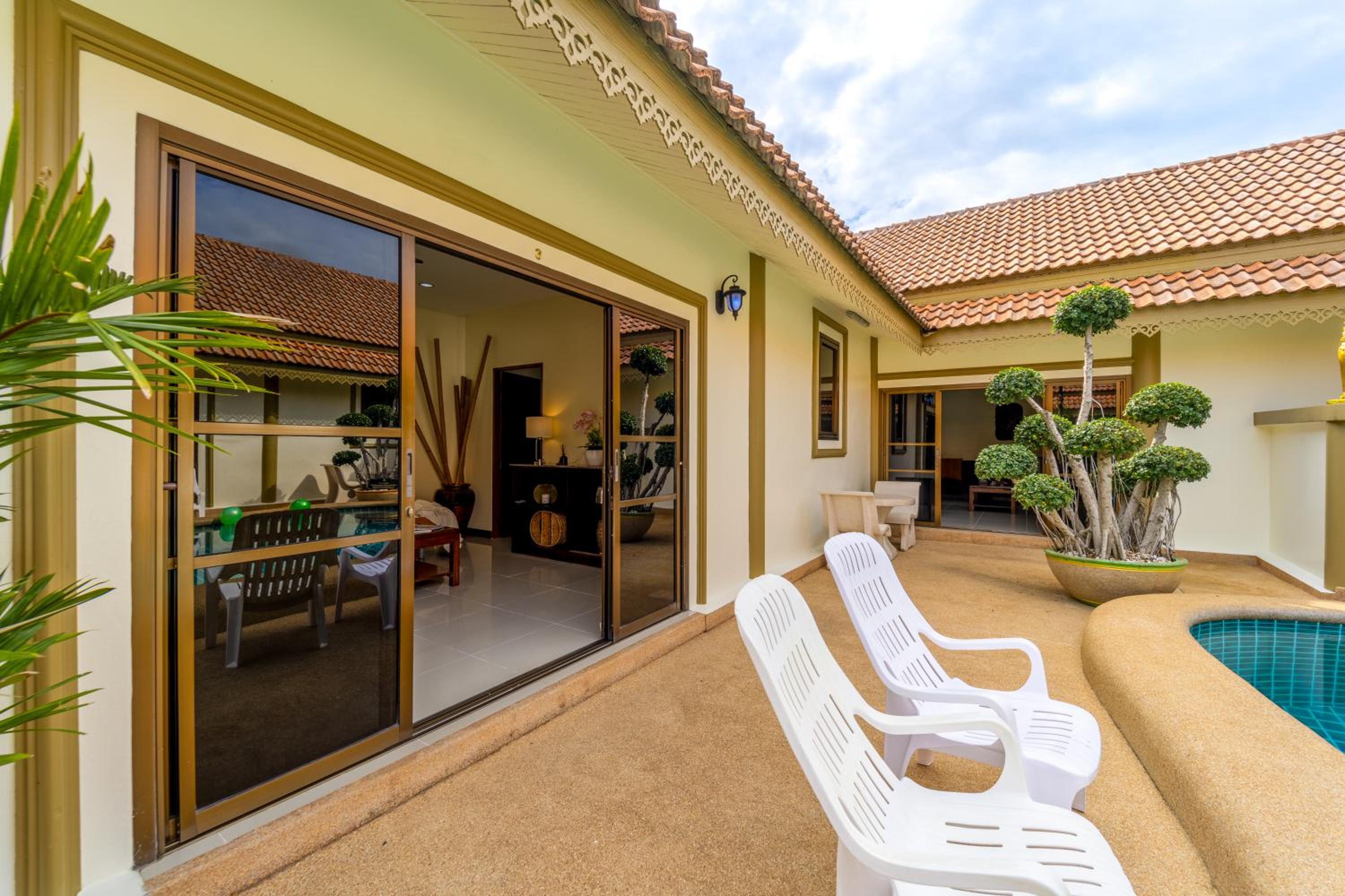 Siam Court Hotel and Resort