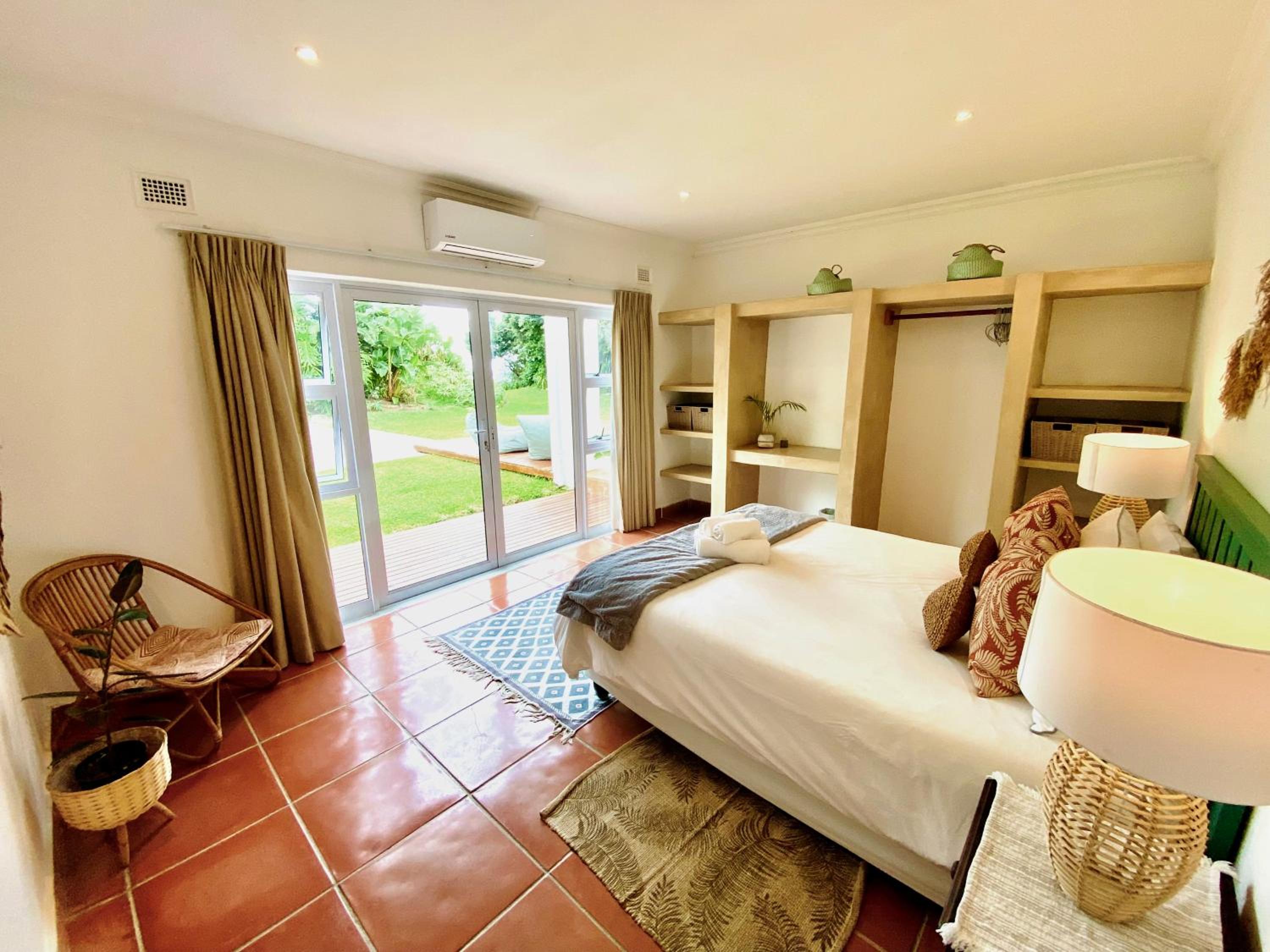 Woodlands Beach Villa