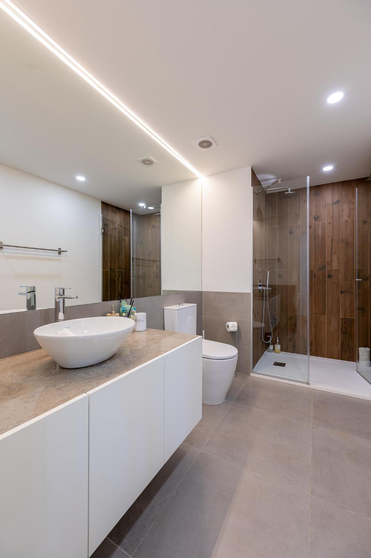 Compromisso 25 en Faro — bathroom