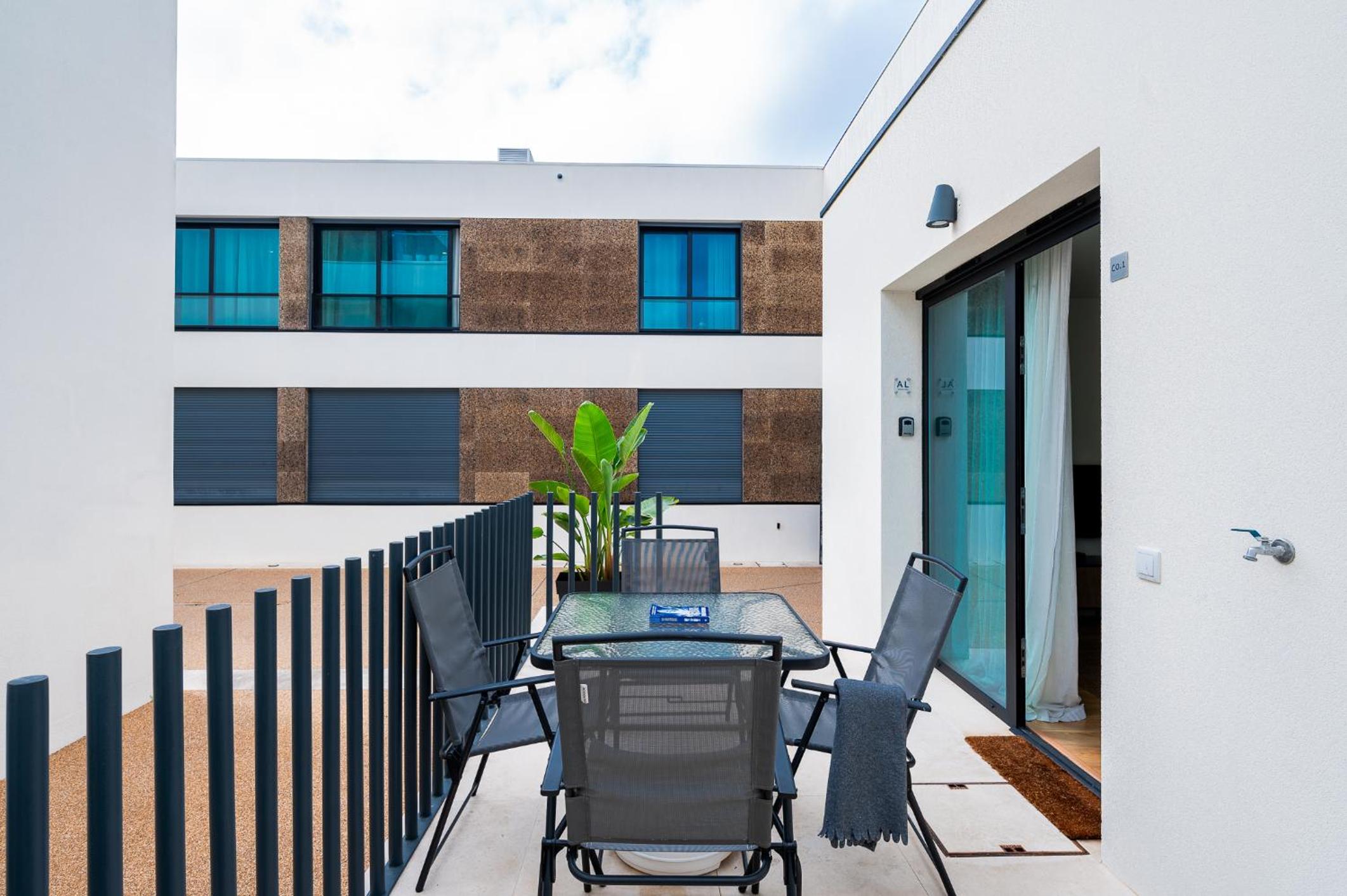 Compromisso 25 en Faro — balance & terrace