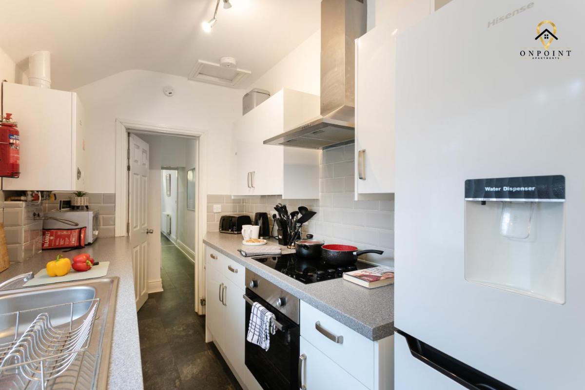 OnPoint - Spacious 4 Bed House view 4