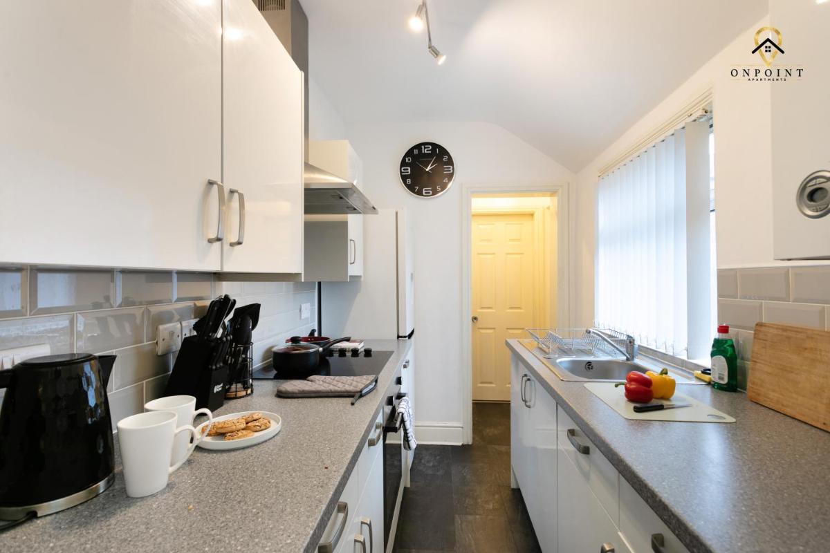 OnPoint - Spacious 4 Bed House view 5