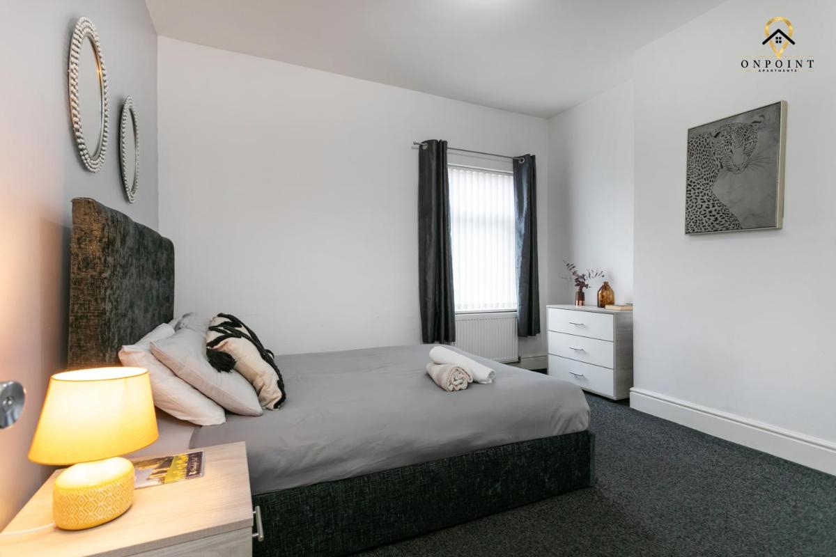 OnPoint - Spacious 4 Bed House view 2