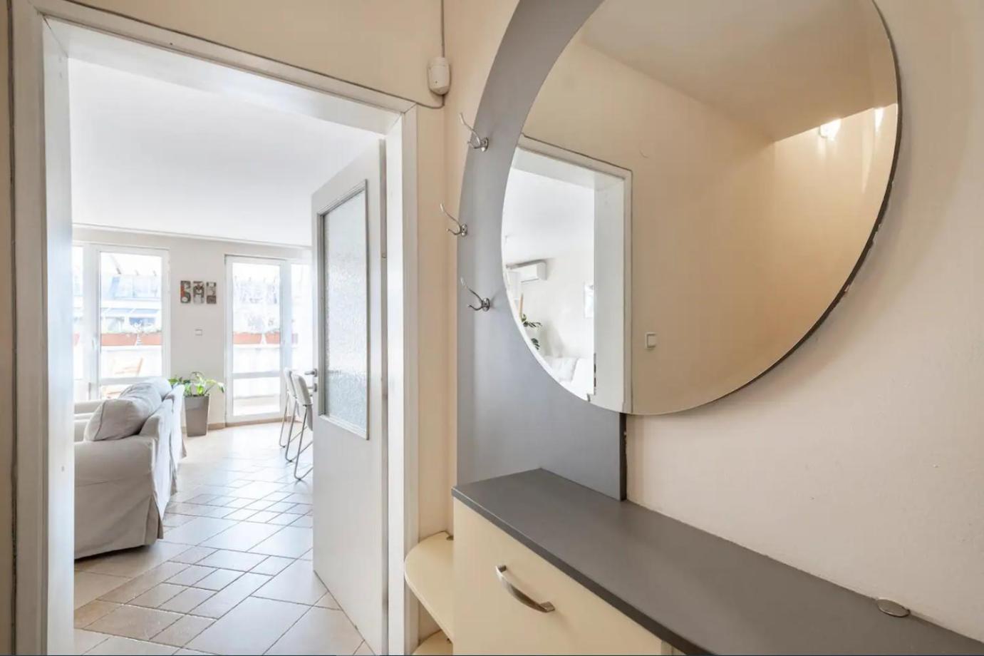 2BDR Duplex Apartment with Parking