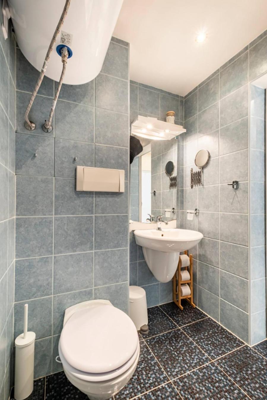 2BDR Duplex Apartment with Parking