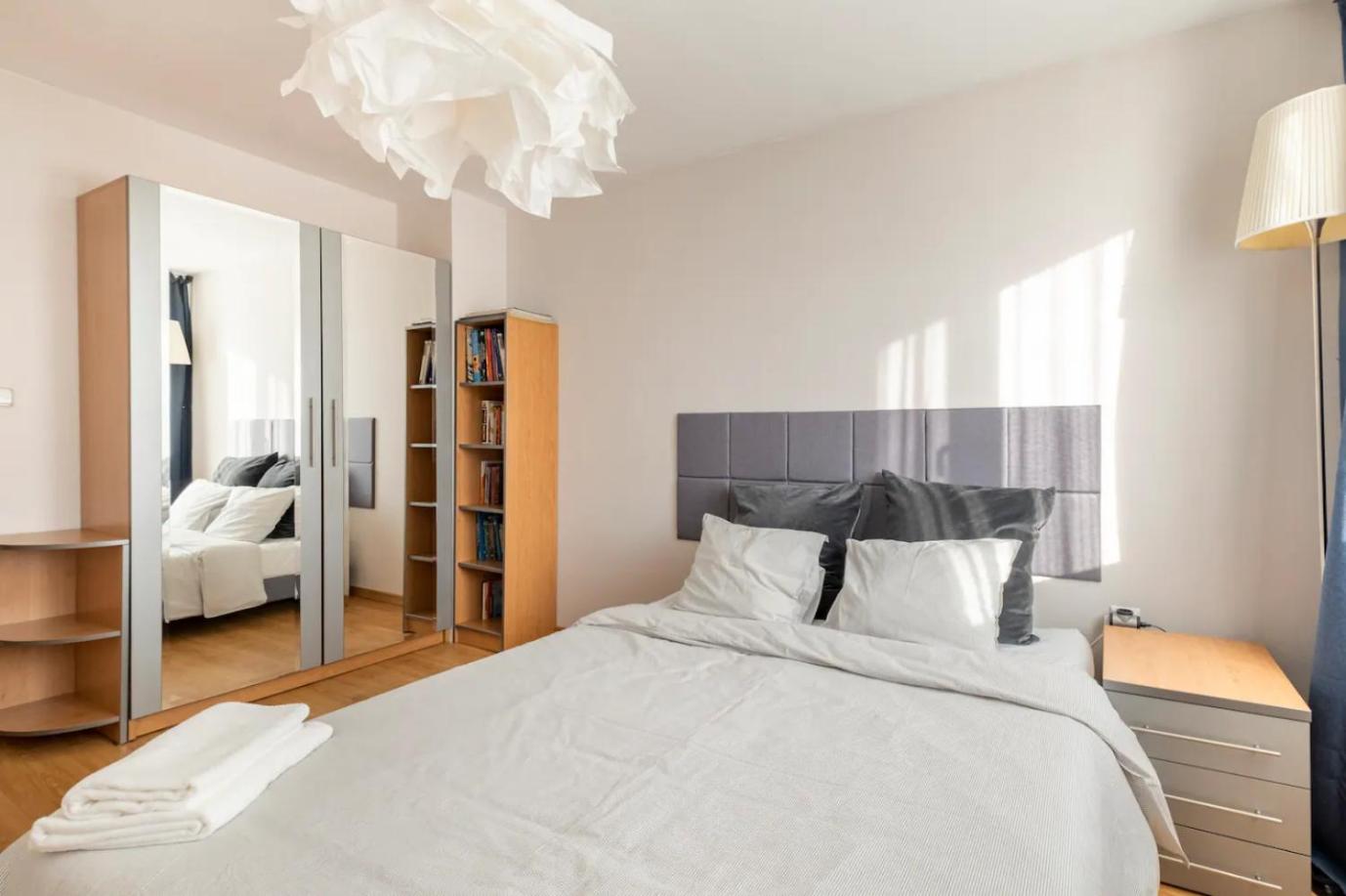 2BDR Duplex Apartment with Parking