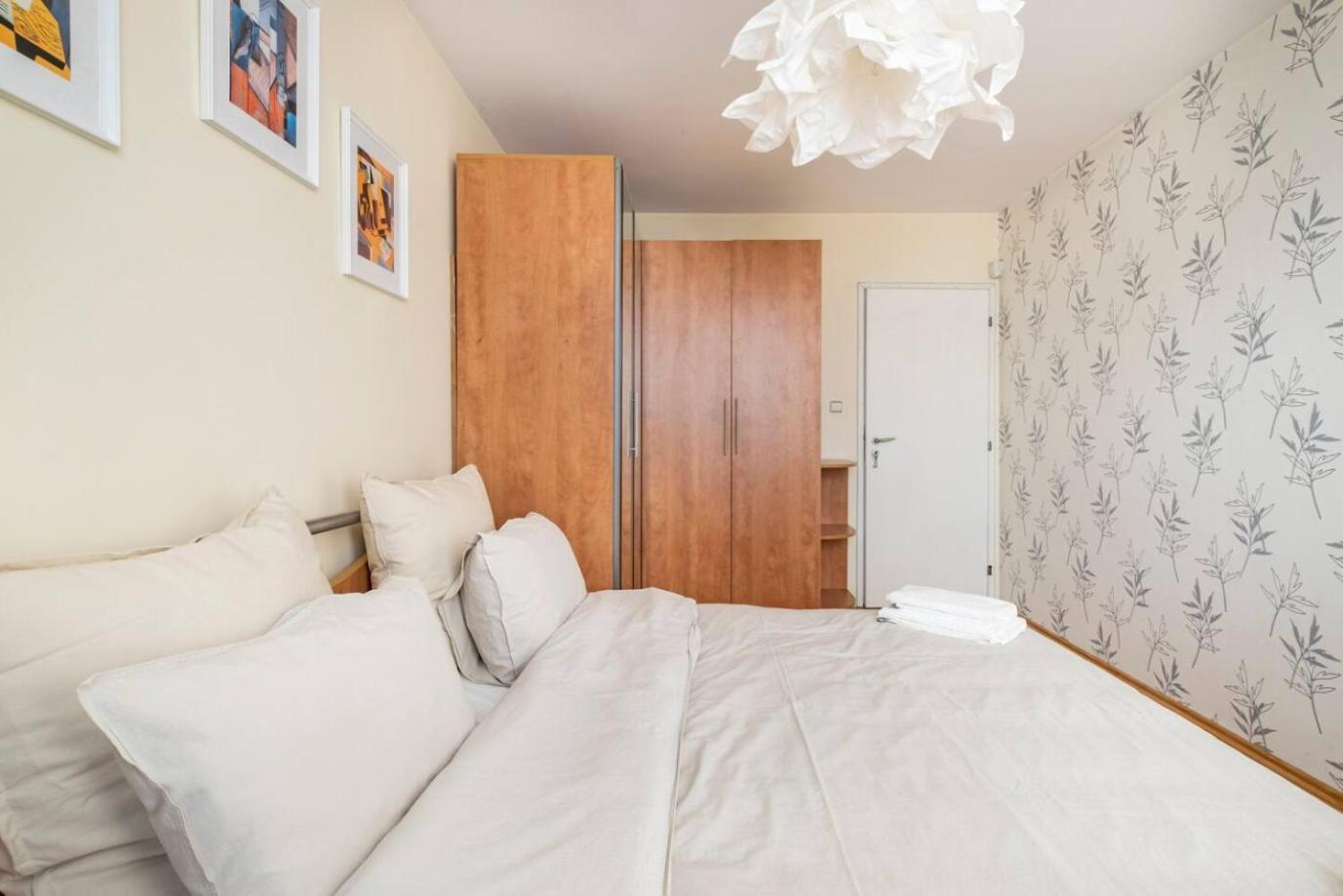 2BDR Duplex Apartment with Parking
