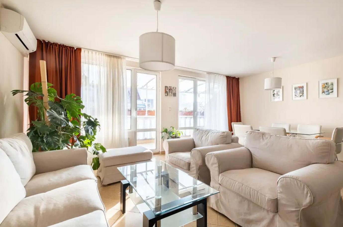 2BDR Duplex Apartment with Parking