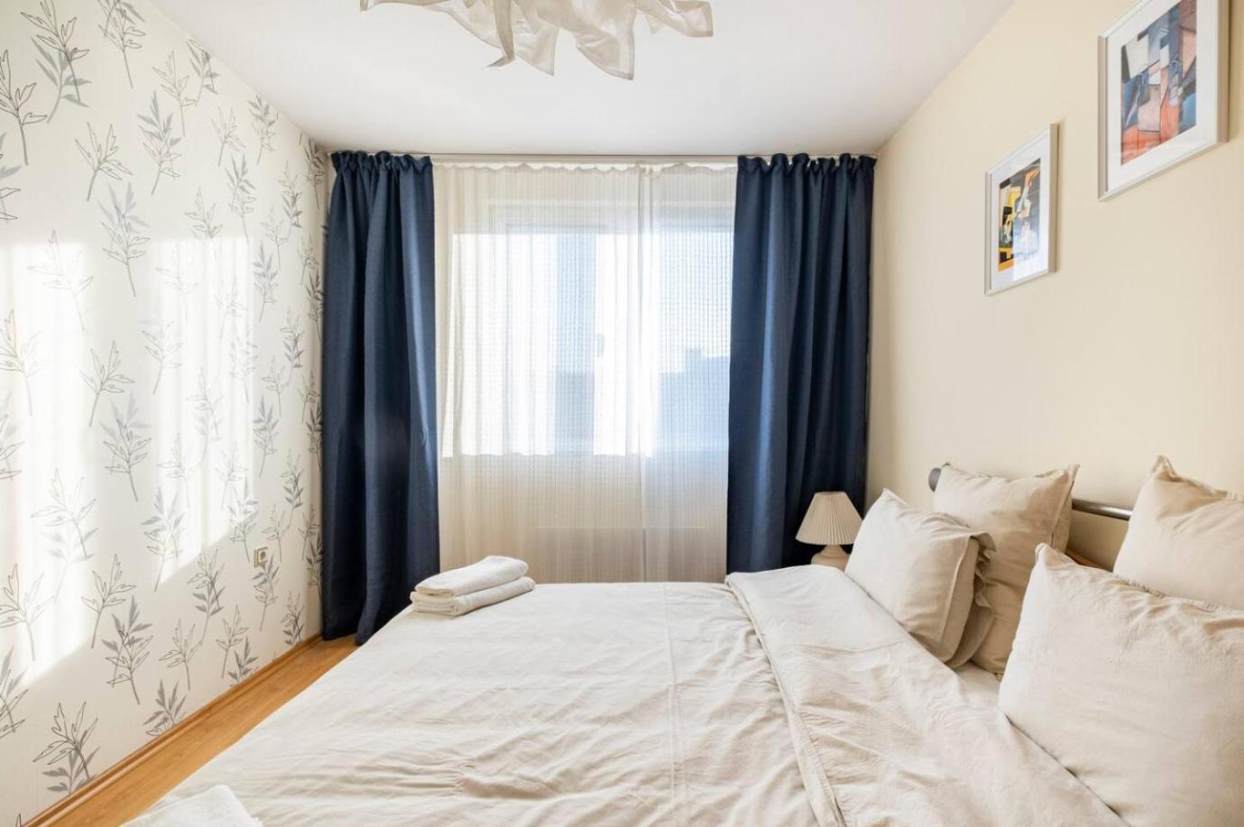 2BDR Duplex Apartment with Parking