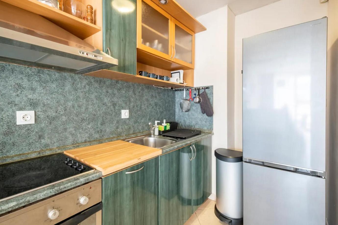 2BDR Duplex Apartment with Parking
