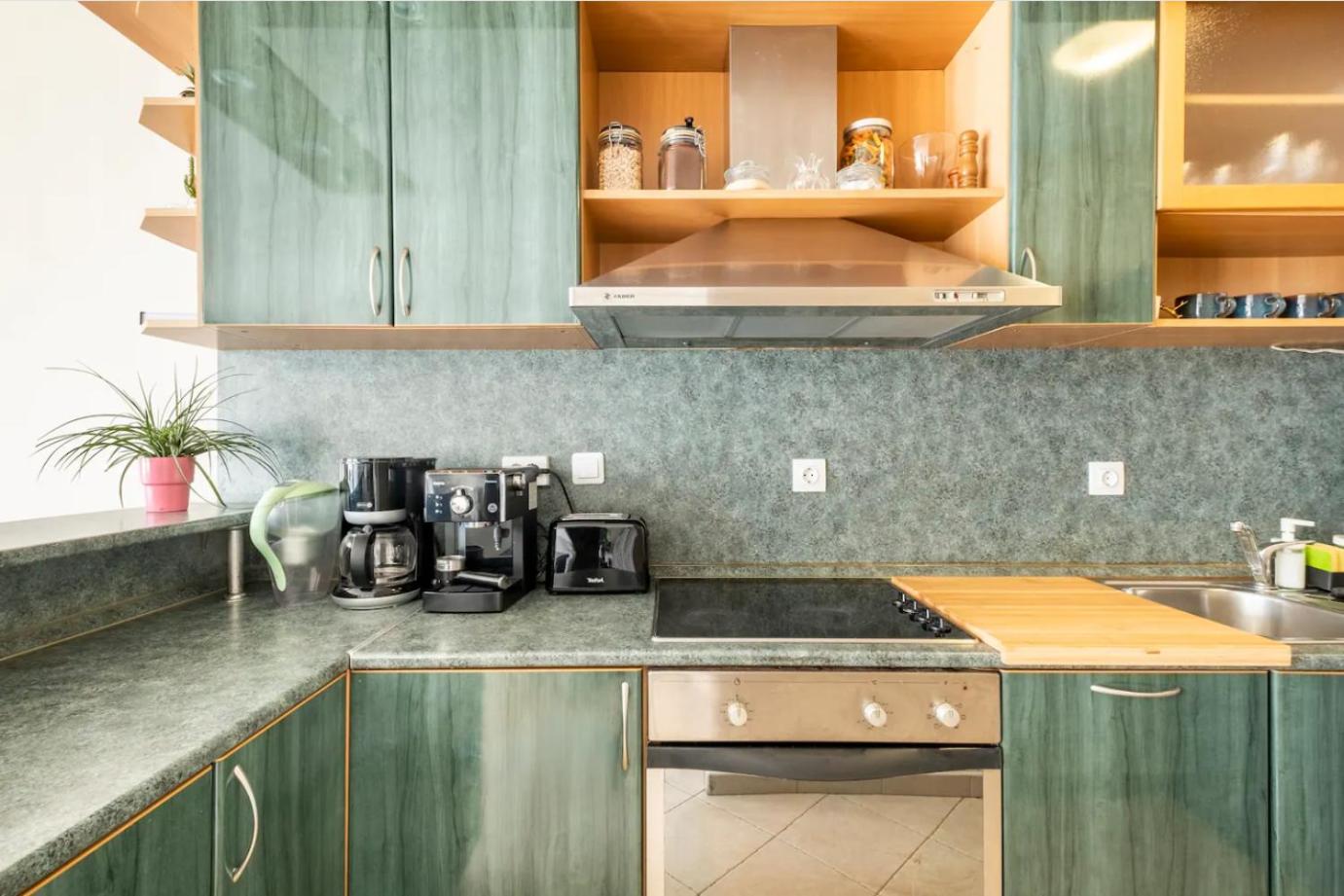 2BDR Duplex Apartment with Parking