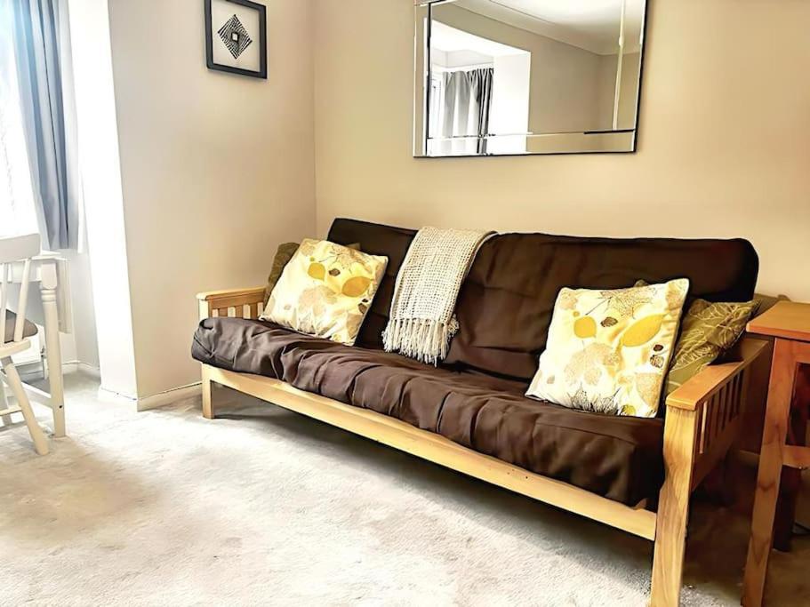 Apartment in Epsom With Free Parking