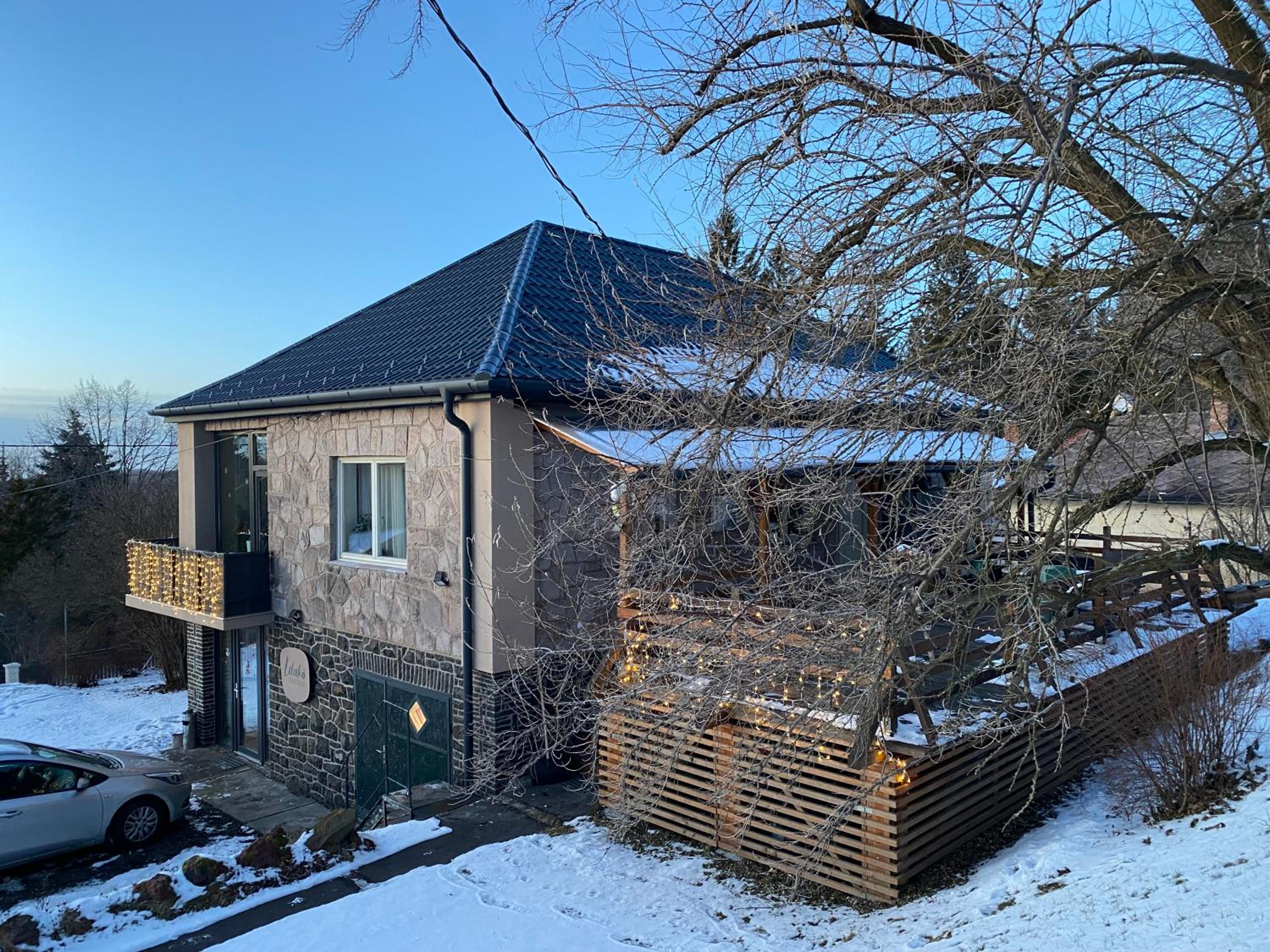 Lilakő Apartman