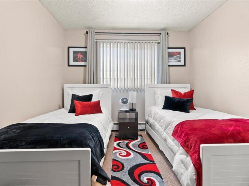 Lovely 3-bedroom rental unit with free parking! view 2