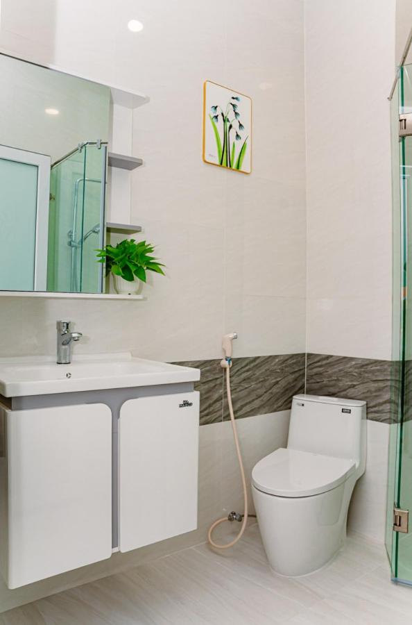 ALOHA SAIGON PREMIUM HOSTEL by Local Travel Experts - Newly opened, Less-touristy location, Spacious rooms, Glass shower bathroom, Free breakfast & Walking