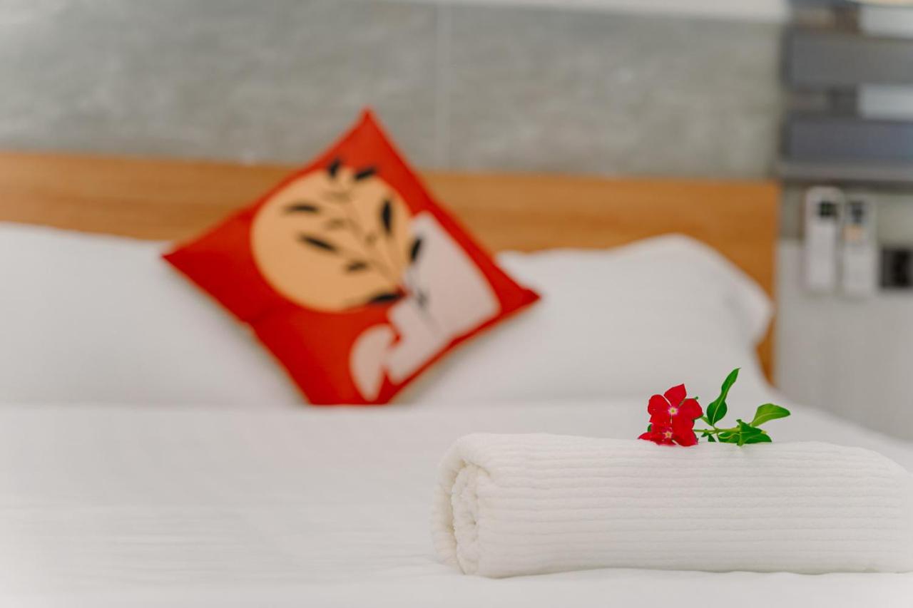 ALOHA SAIGON PREMIUM HOSTEL by Local Travel Experts - Newly opened, Less-touristy location, Spacious rooms, Glass shower bathroom, Free breakfast & Walking