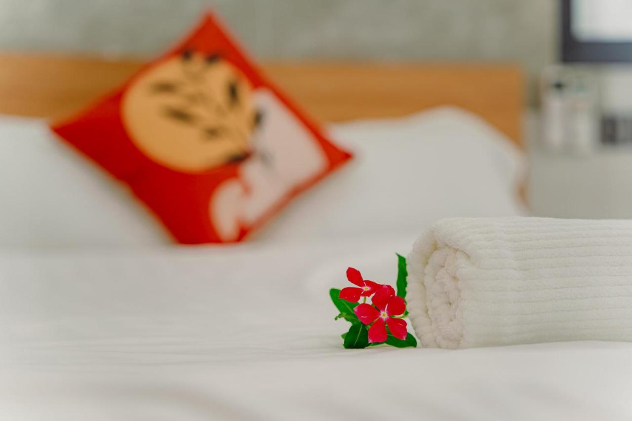ALOHA SAIGON PREMIUM HOSTEL by Local Travel Experts - Newly opened, Less-touristy location, Spacious rooms, Glass shower bathroom, Free breakfast & Walking