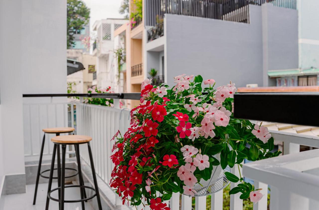 ALOHA SAIGON PREMIUM HOSTEL by Local Travel Experts - Newly opened, Less-touristy location, Spacious rooms, Glass shower bathroom, Free breakfast & Walking