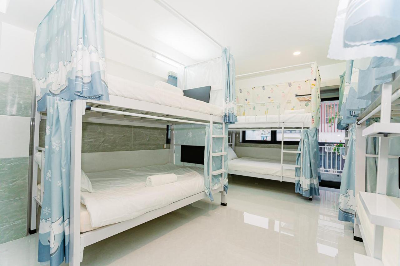 ALOHA SAIGON PREMIUM HOSTEL by Local Travel Experts - Newly opened, Less-touristy location, Spacious rooms, Glass shower bathroom, Free breakfast & Walking