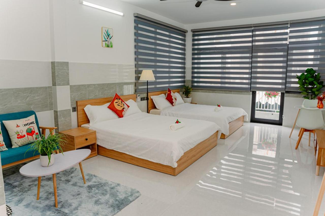 ALOHA SAIGON PREMIUM HOSTEL by Local Travel Experts - Newly opened, Less-touristy location, Spacious rooms, Glass shower bathroom, Free breakfast & Walking