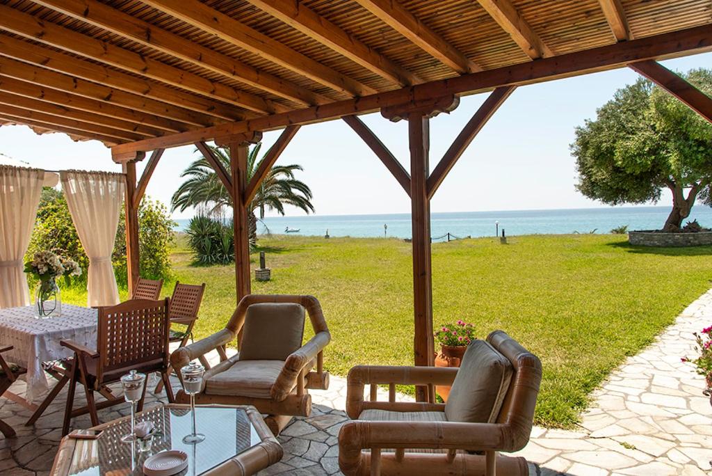 ALKEA beachfront apartment Moles Kalives Halkidiki
